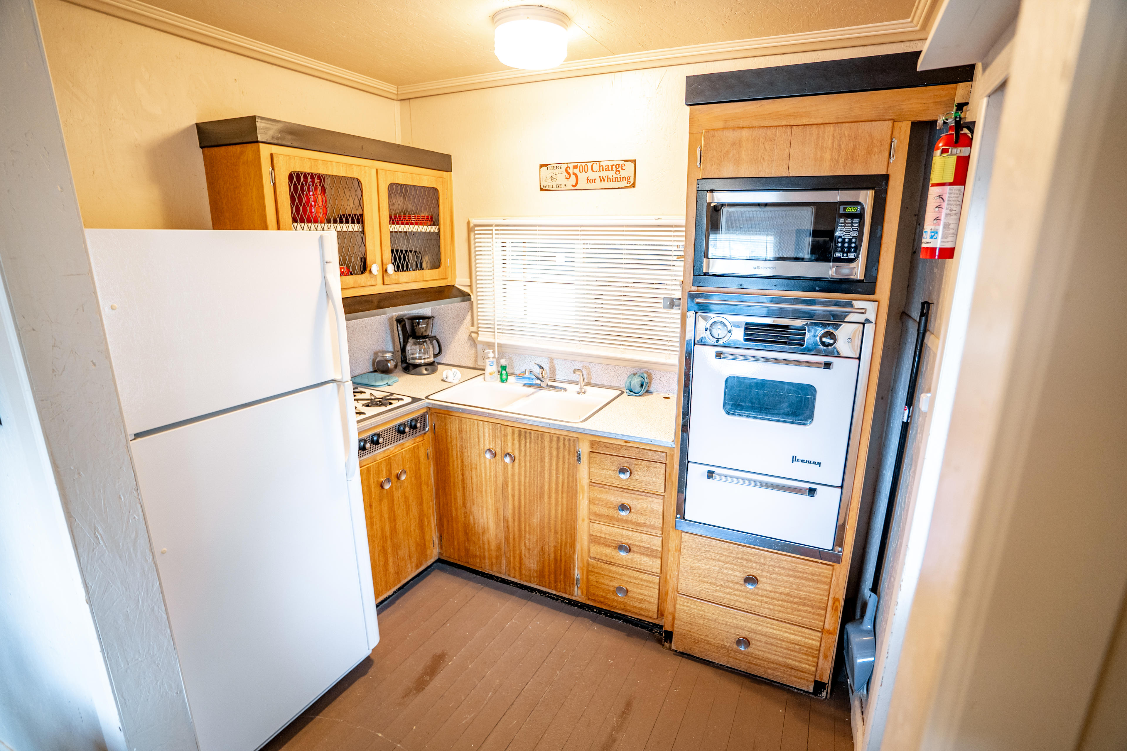 Hawk's Nest RV & Cabin Park