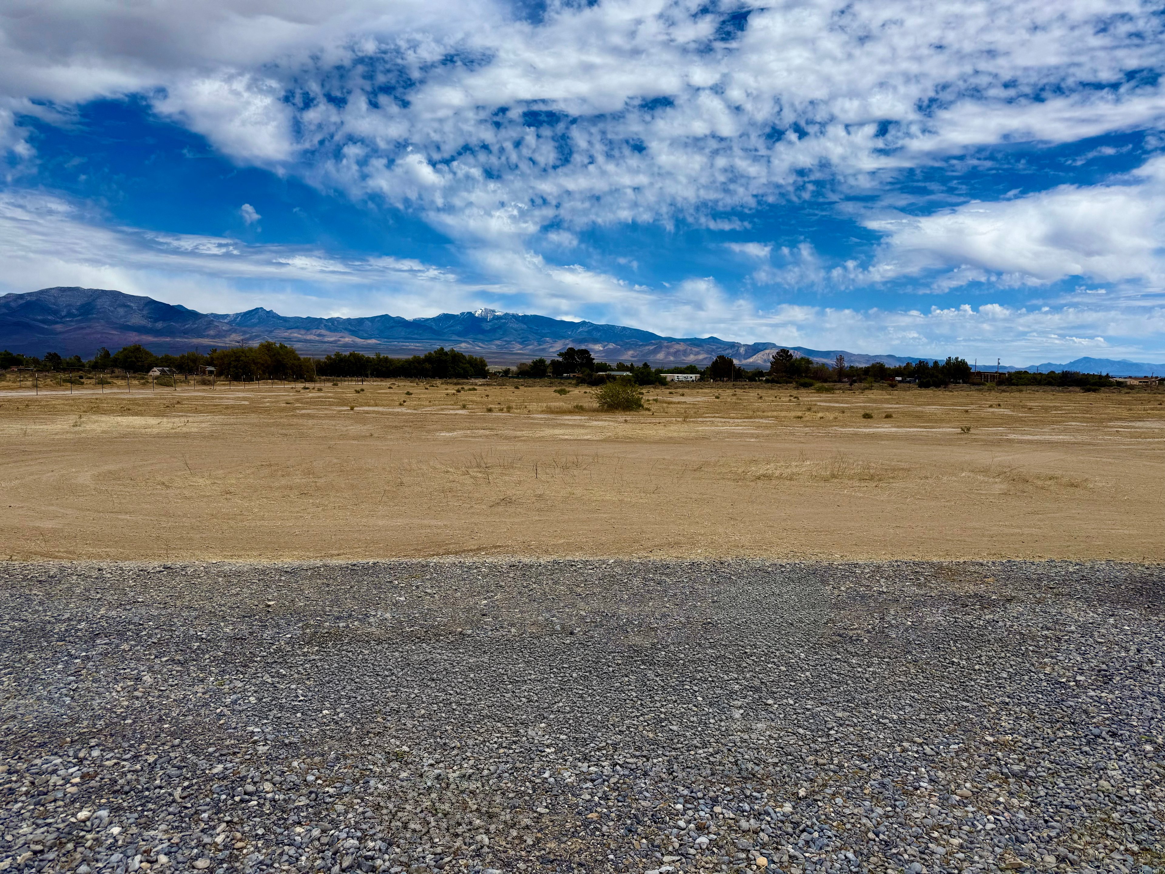 Gravel Site location for RV and the view of Mt. Charleston. Beautiful skies through out the year, Snow on the Mts. in the winter and gorgeous sunsets year round. Light pollution is lower here so stargazing is perfect on a new moon. The milky way can be seen in the summer months.
