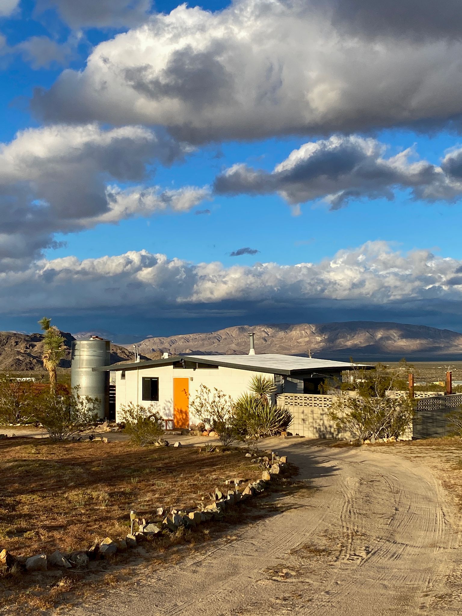 Mid-Century Cabin w/Amazing Views