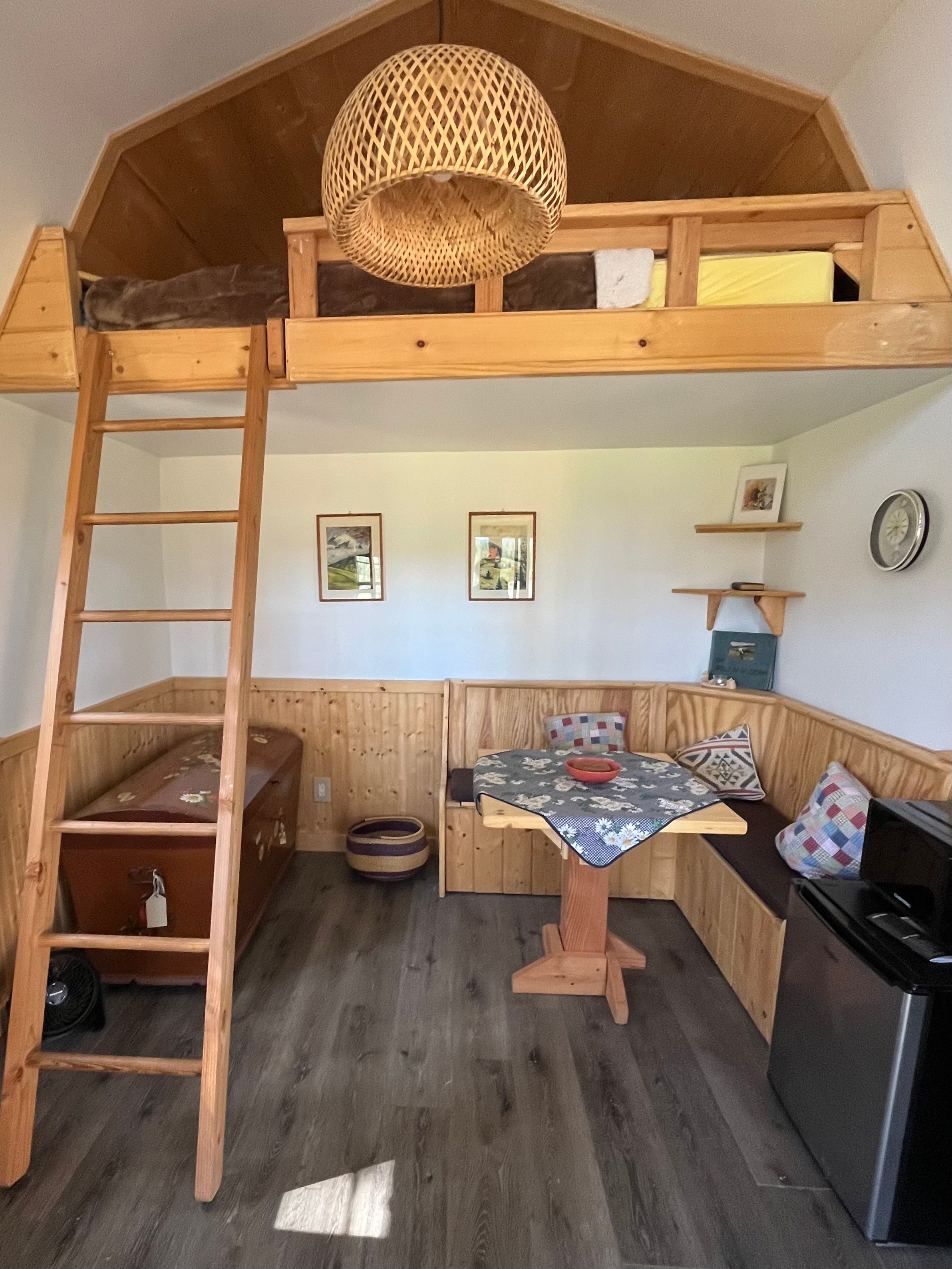 Lena's Landing- A Cozy Cabin