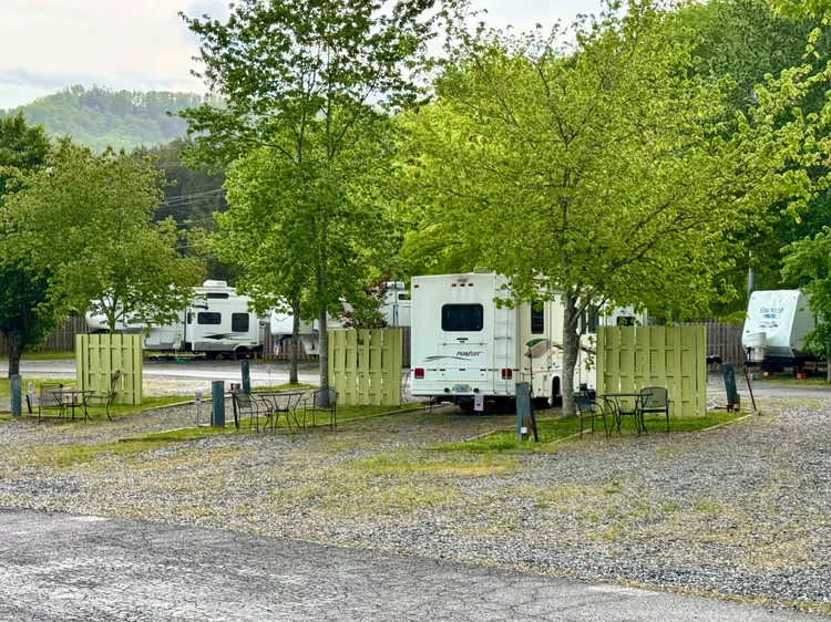Holy Smokies RV Park And Glamping