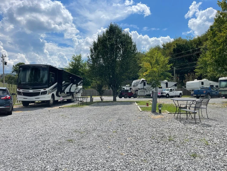 Holy Smokies RV Park And Glamping