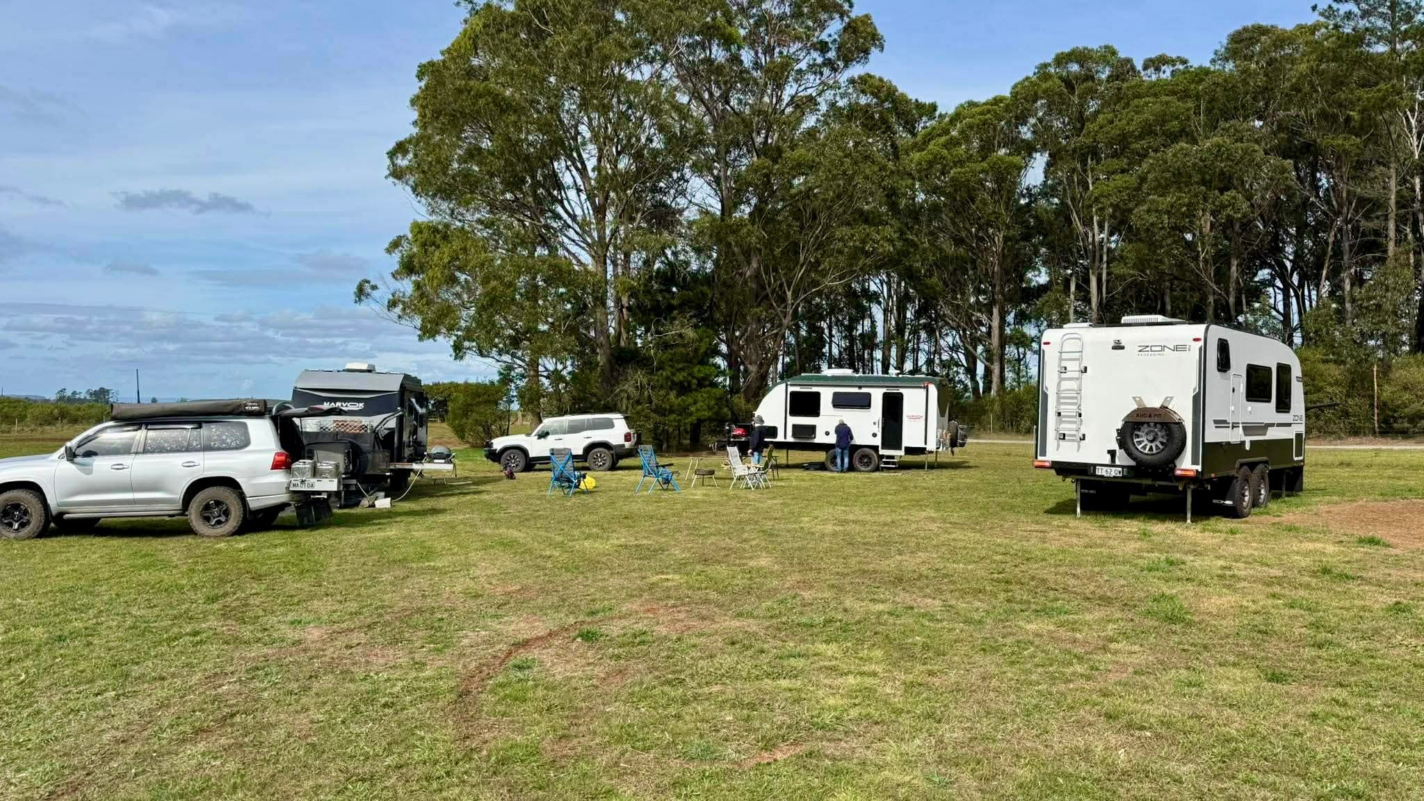 Plenty of room for a group of large rigs. 