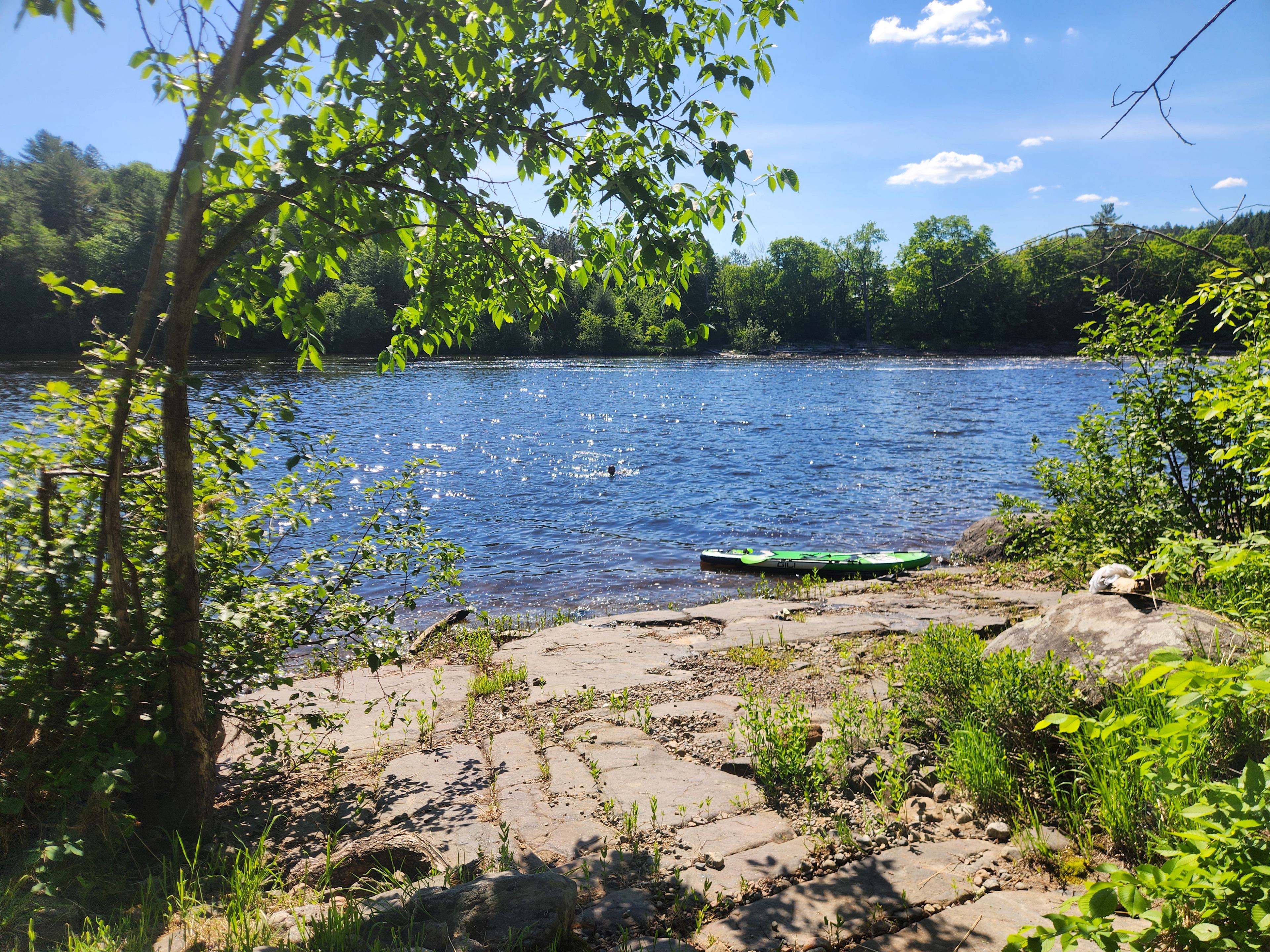 Bords de riviere rouge et paddle