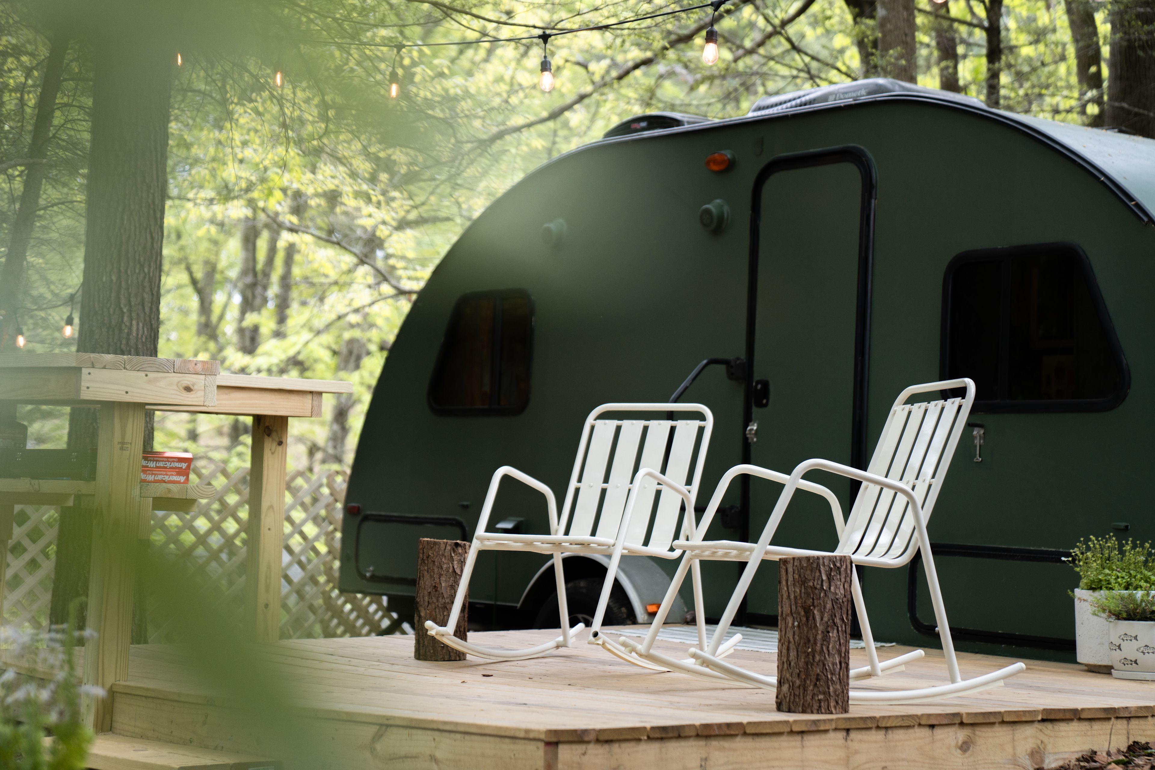Lucky Otter Camper - Lakeside Nook