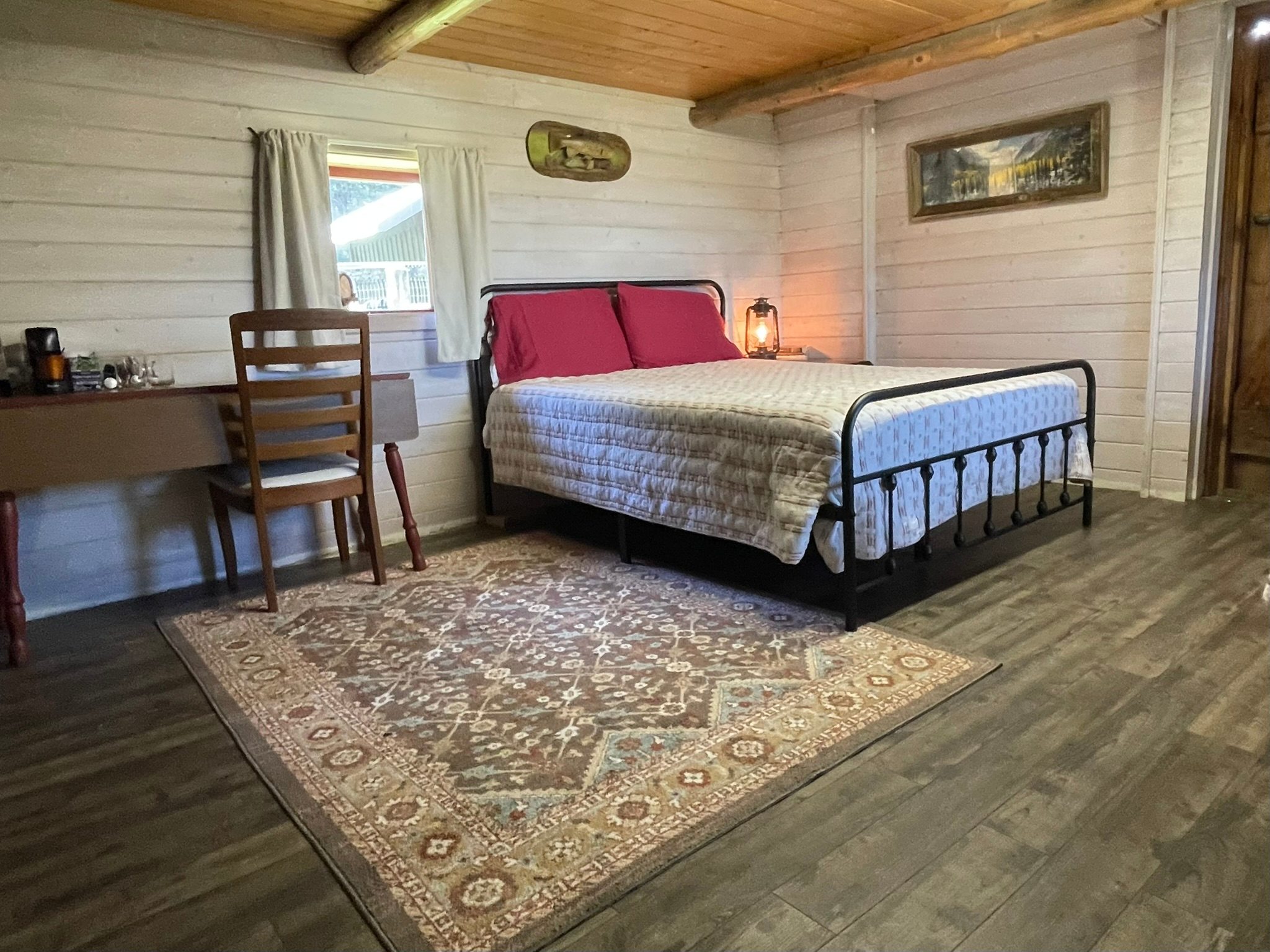 Peaceful Lake View Retreat