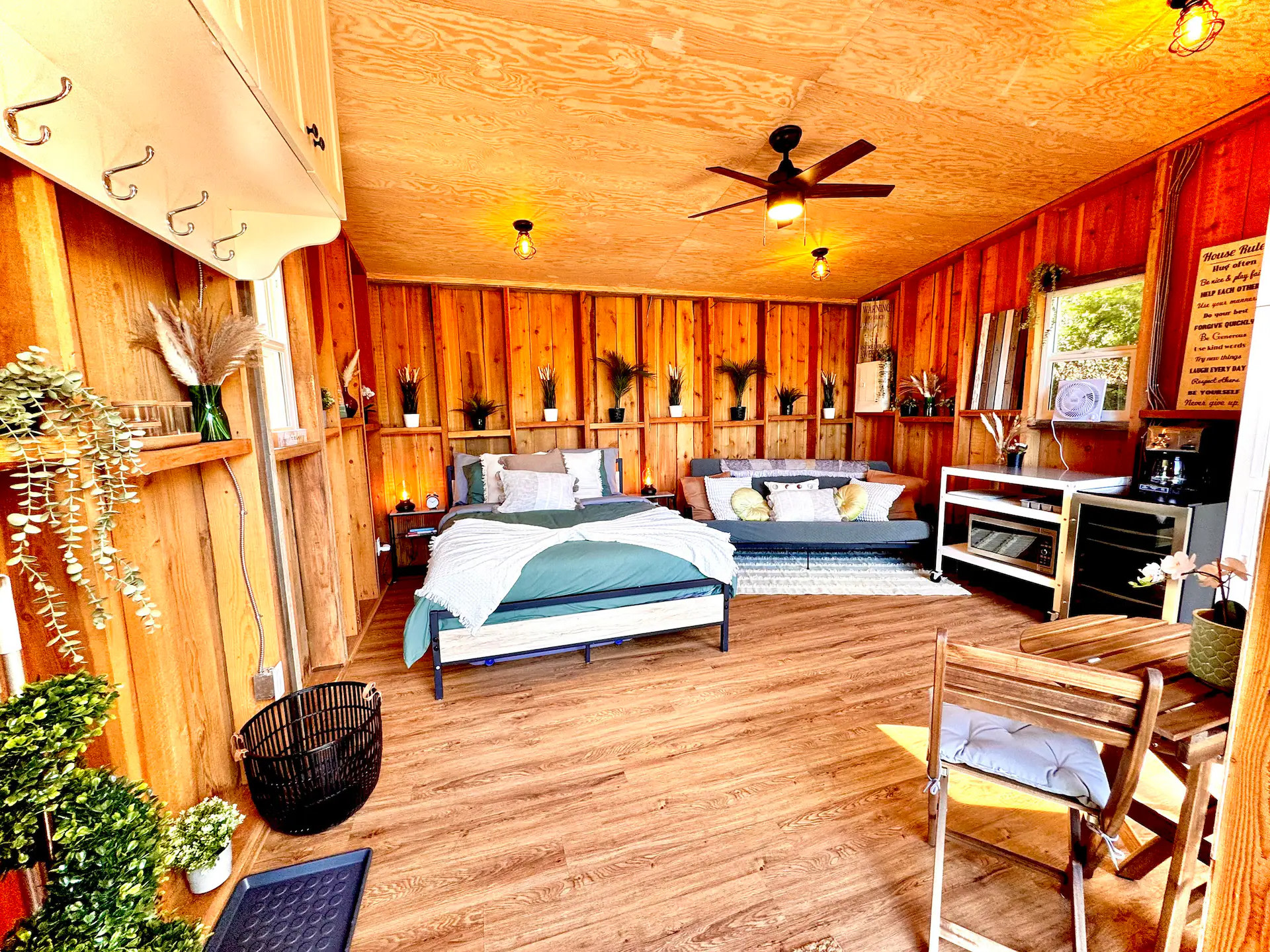 Bossa Nova Lakeside Lodge - Glamping Cabin with Hot Tub
