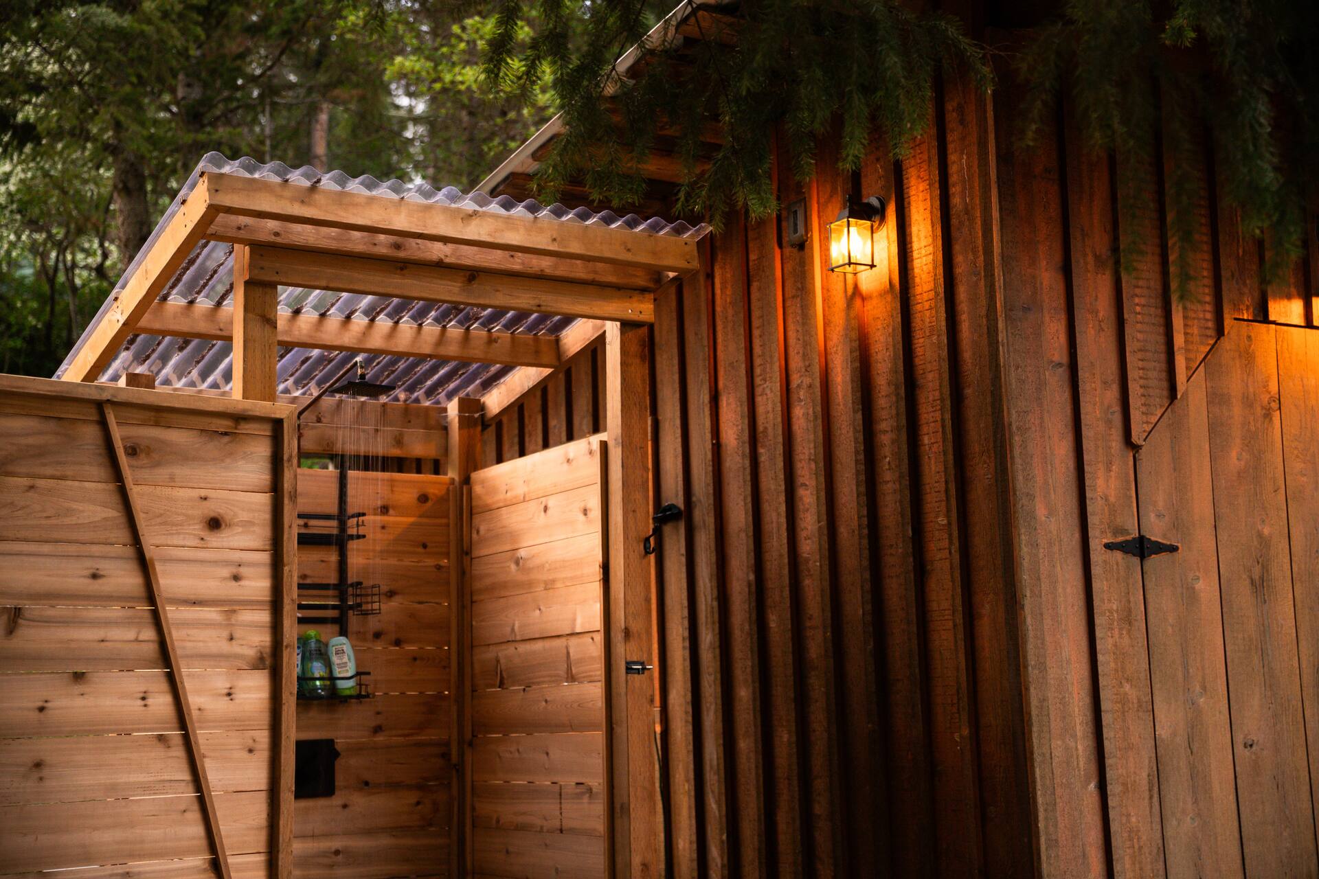 Bossa Nova Lakeside Lodge - Glamping Cabin with Hot Tub