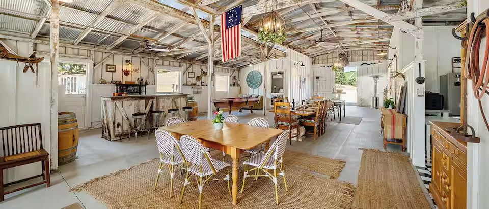 The LUXE barn: Grand Rouge @Farm Blanc Et Rouge