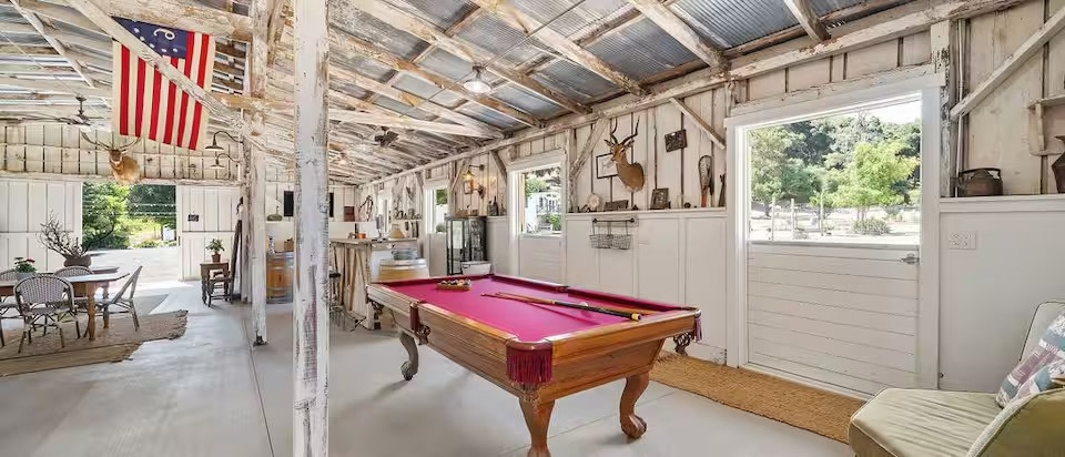 The LUXE barn: Grand Rouge @Farm Blanc Et Rouge