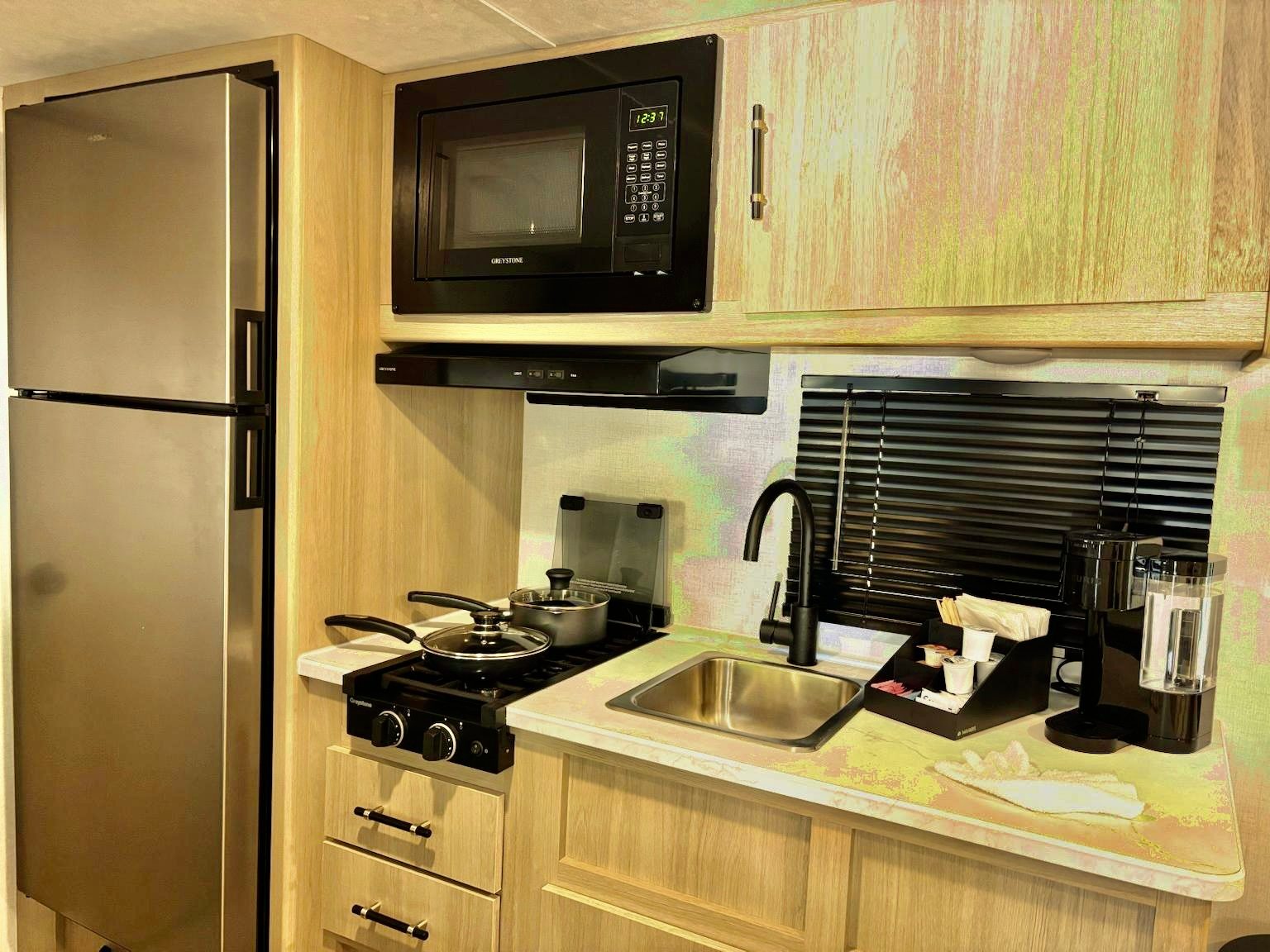 Cozy RV Retreat Near Universal