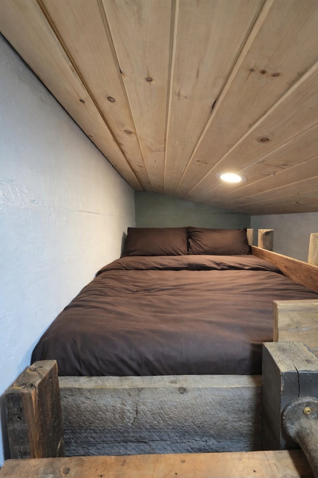 Tiny Cabin Getaway W/ Hot Tub