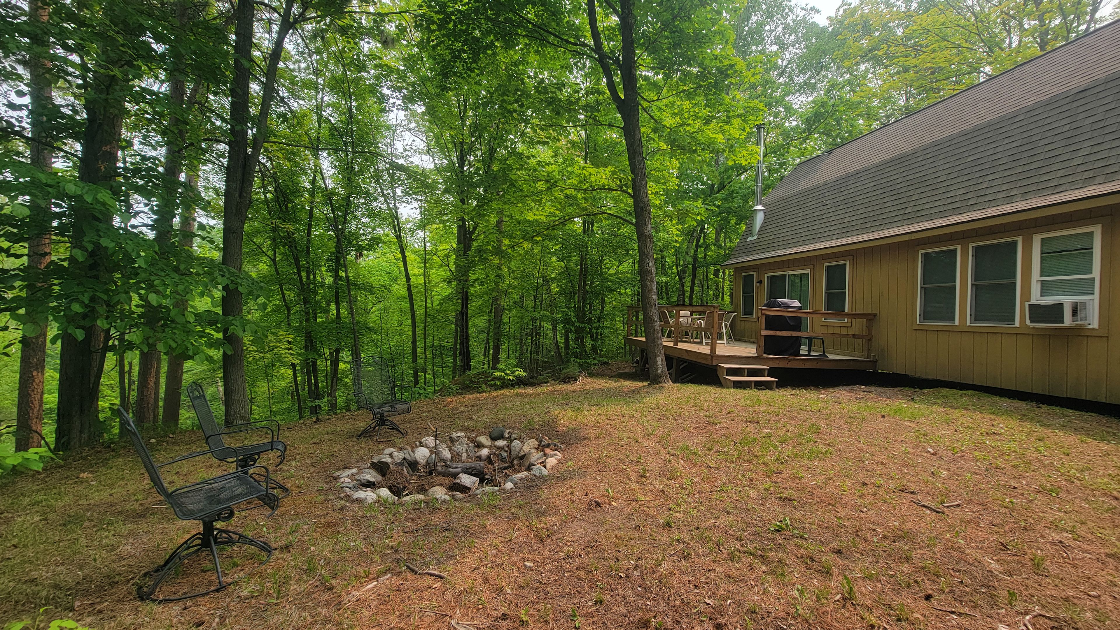 Cozy Woman Lake Woodland Cabin