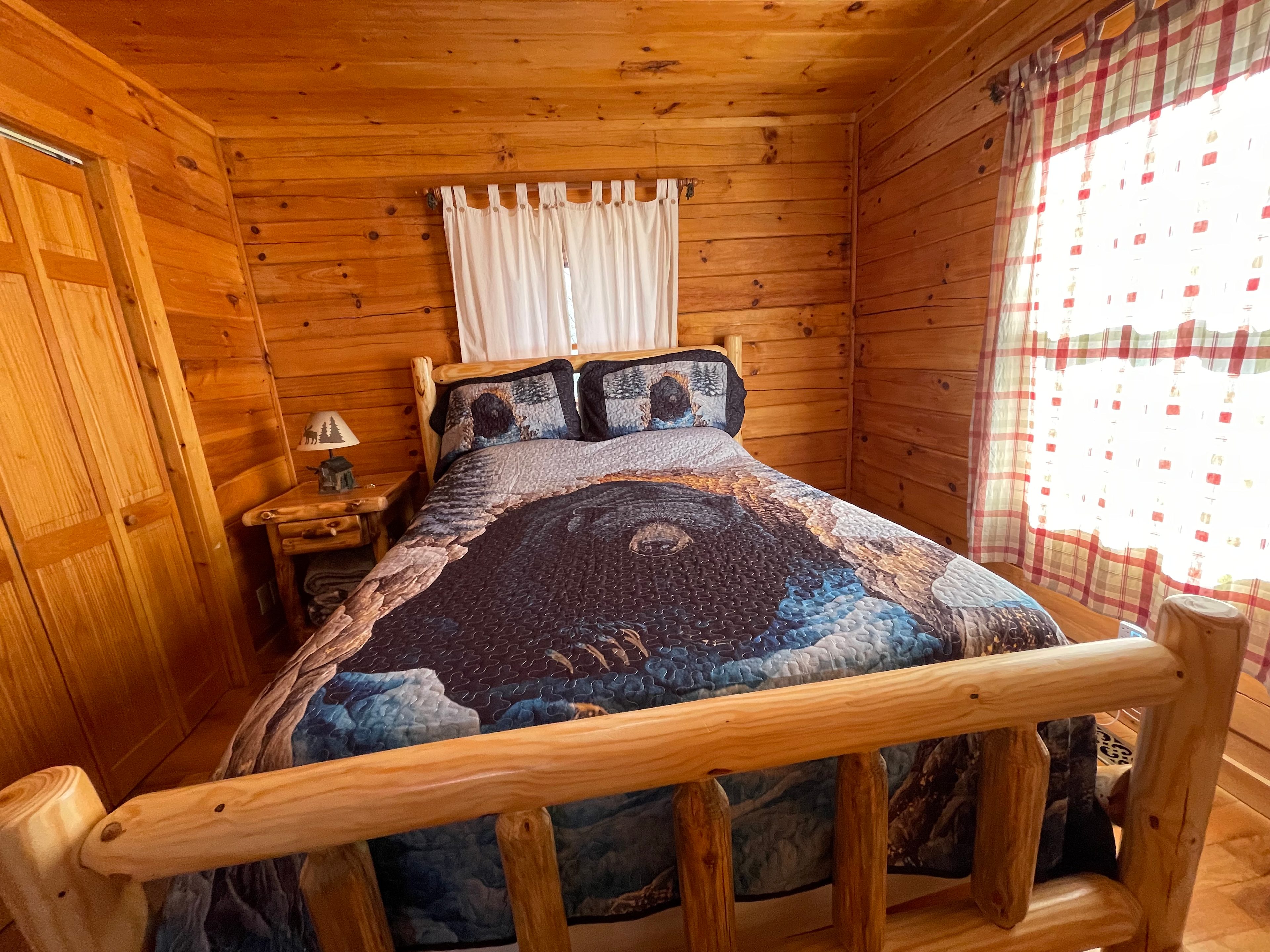 Alpenhaus Cabin-Helen Mountain Cabins