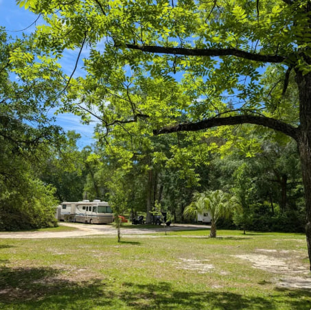 Blackbirds Hideaway Resort & Graceville Campground