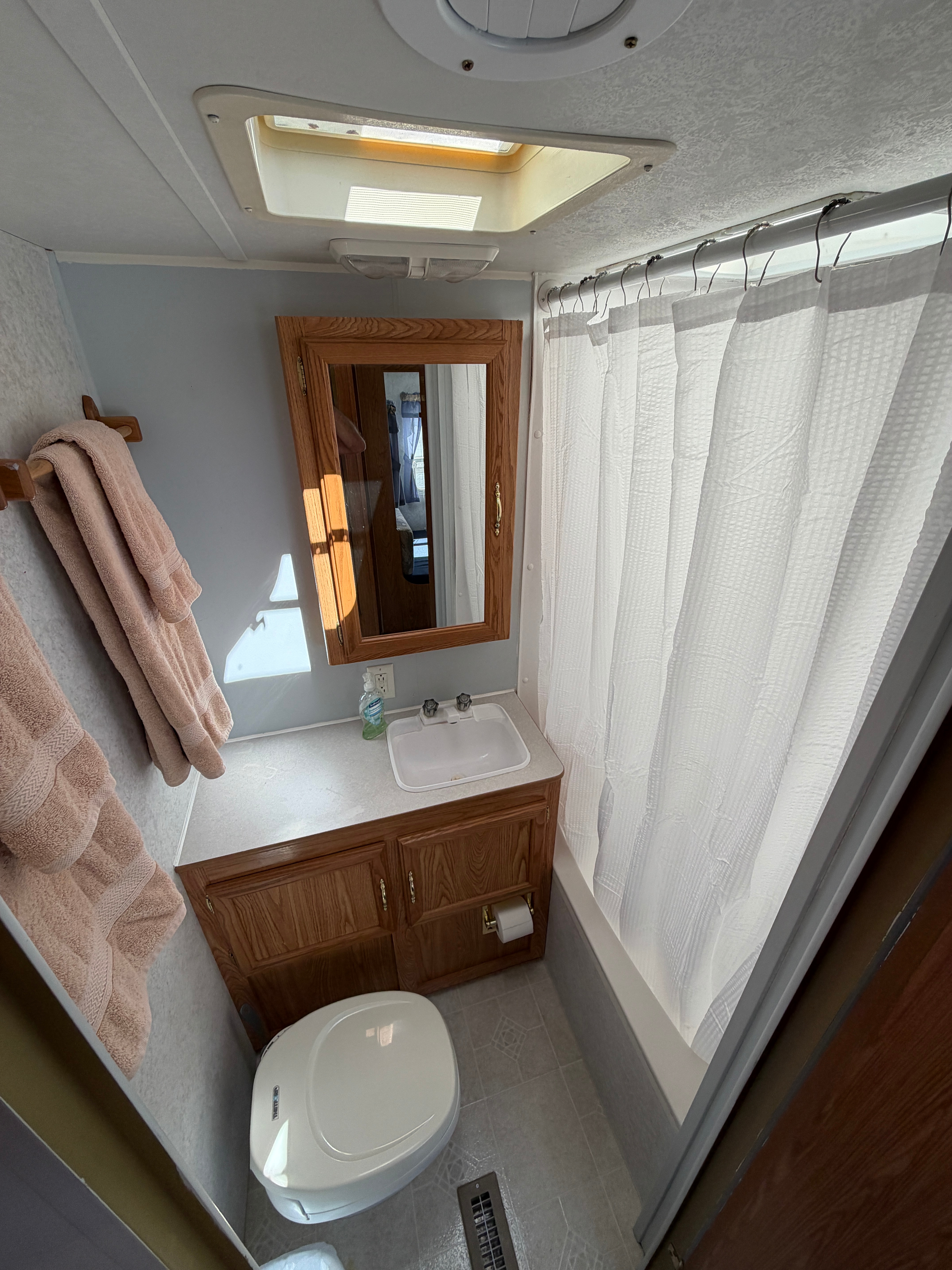 Towels provided. Limited hot water so shower conservatively.