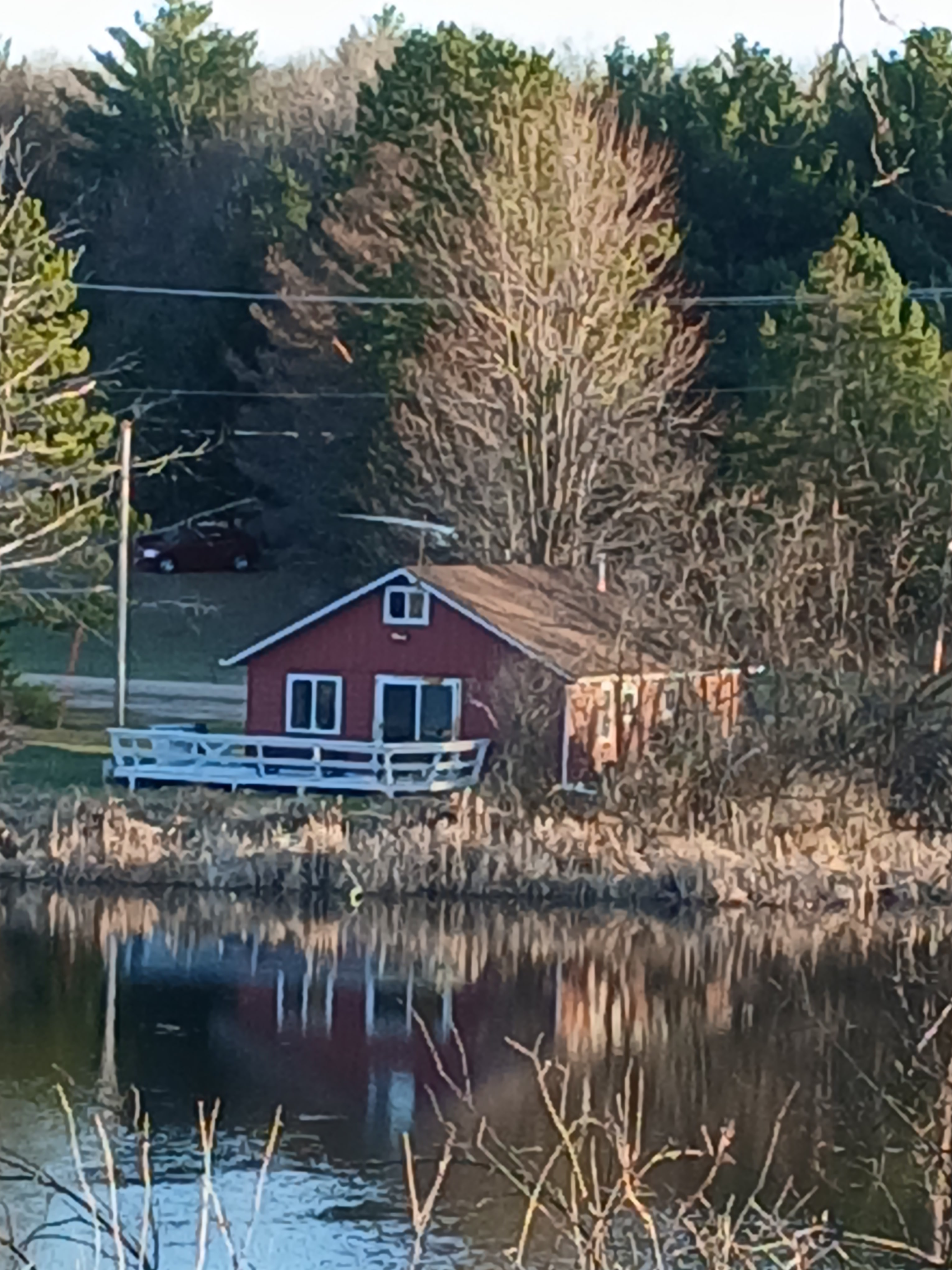 Cute Lakeside Cabin