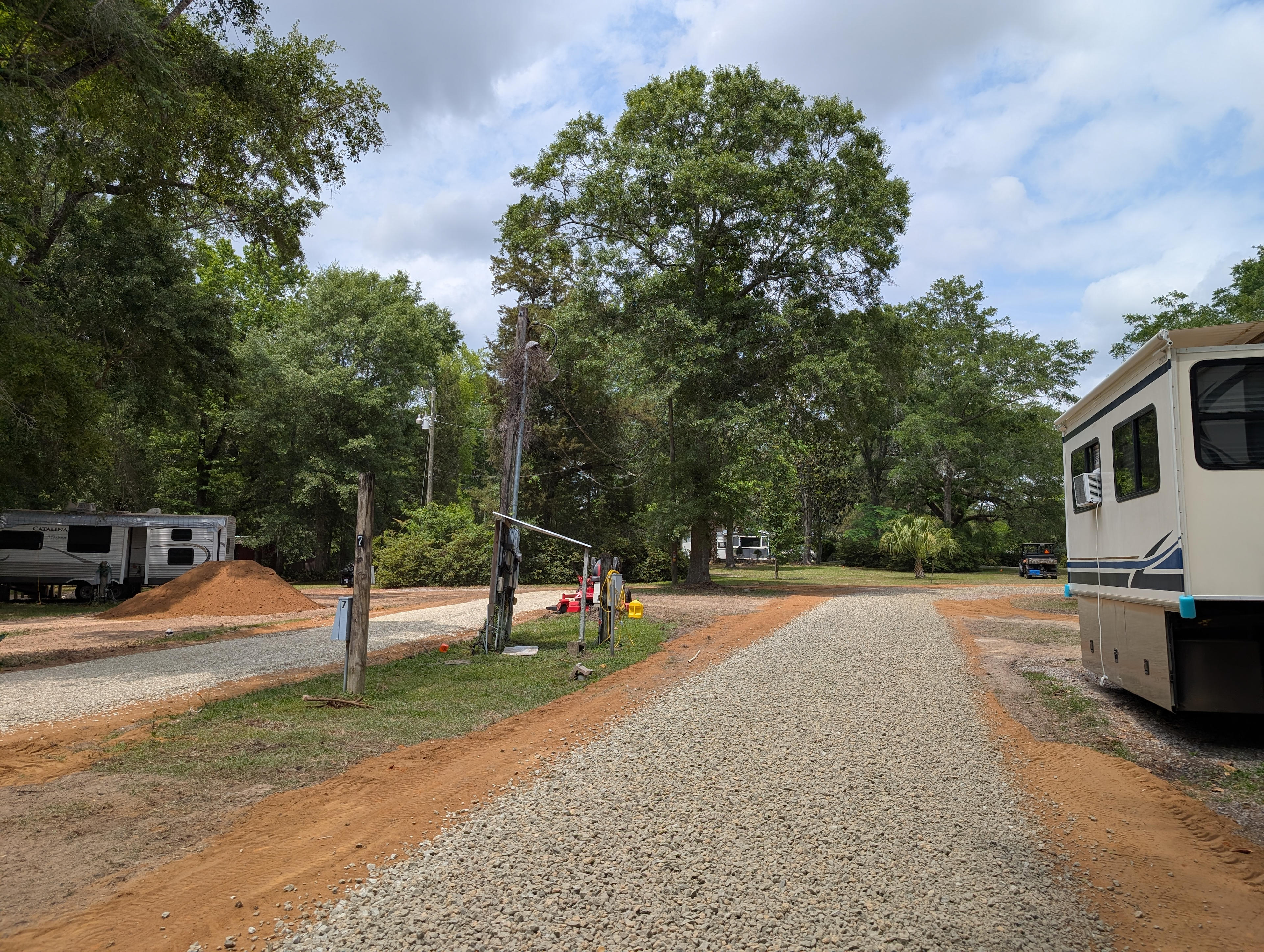 Blackbirds Hideaway Resort & Graceville Campground