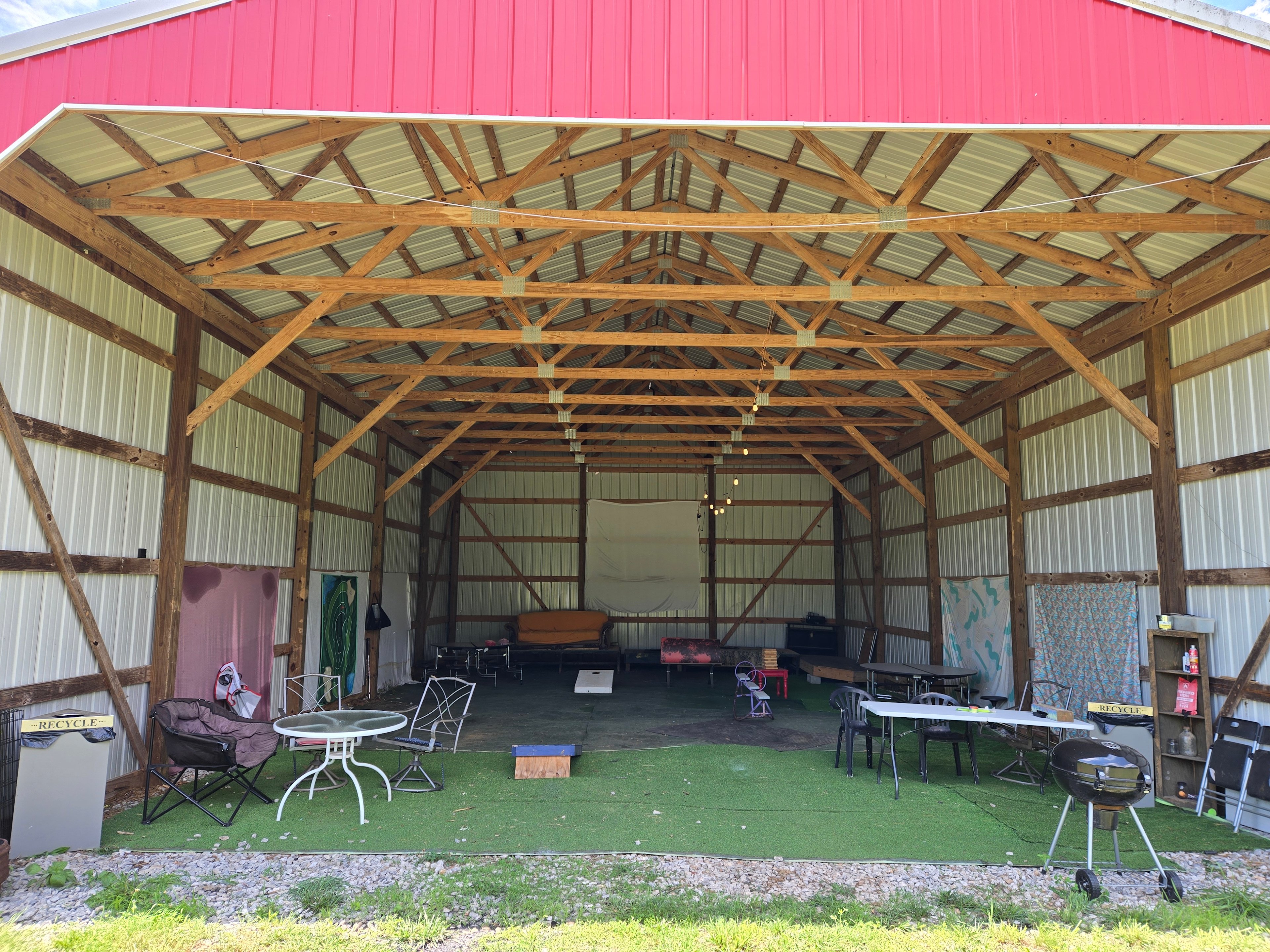 4J Farms- The Red Barn