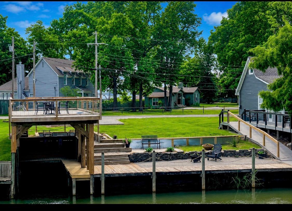 The Lakeside Lounge at Horseshoe
