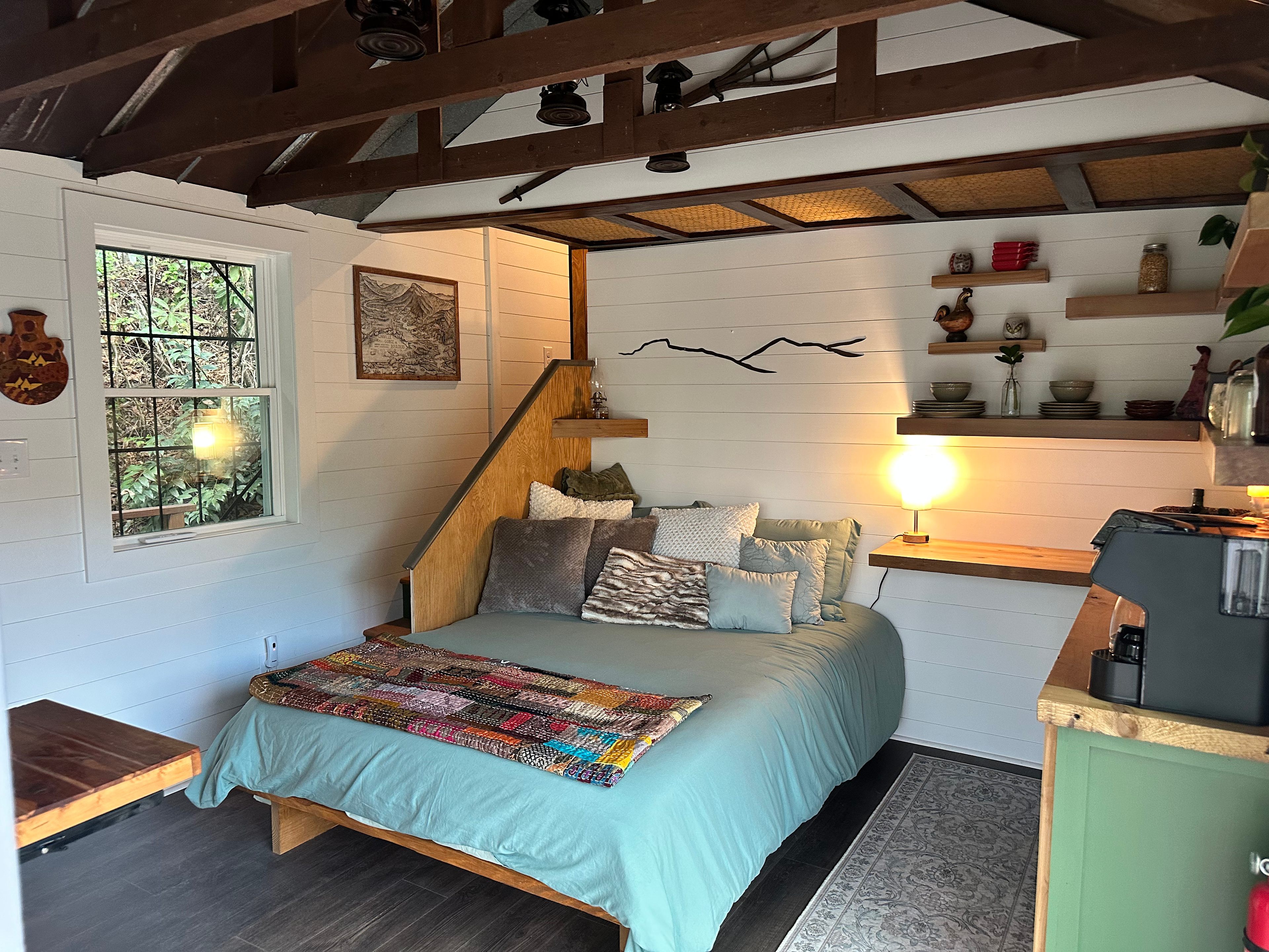 The Roost - Creek & Mountain Cabin
