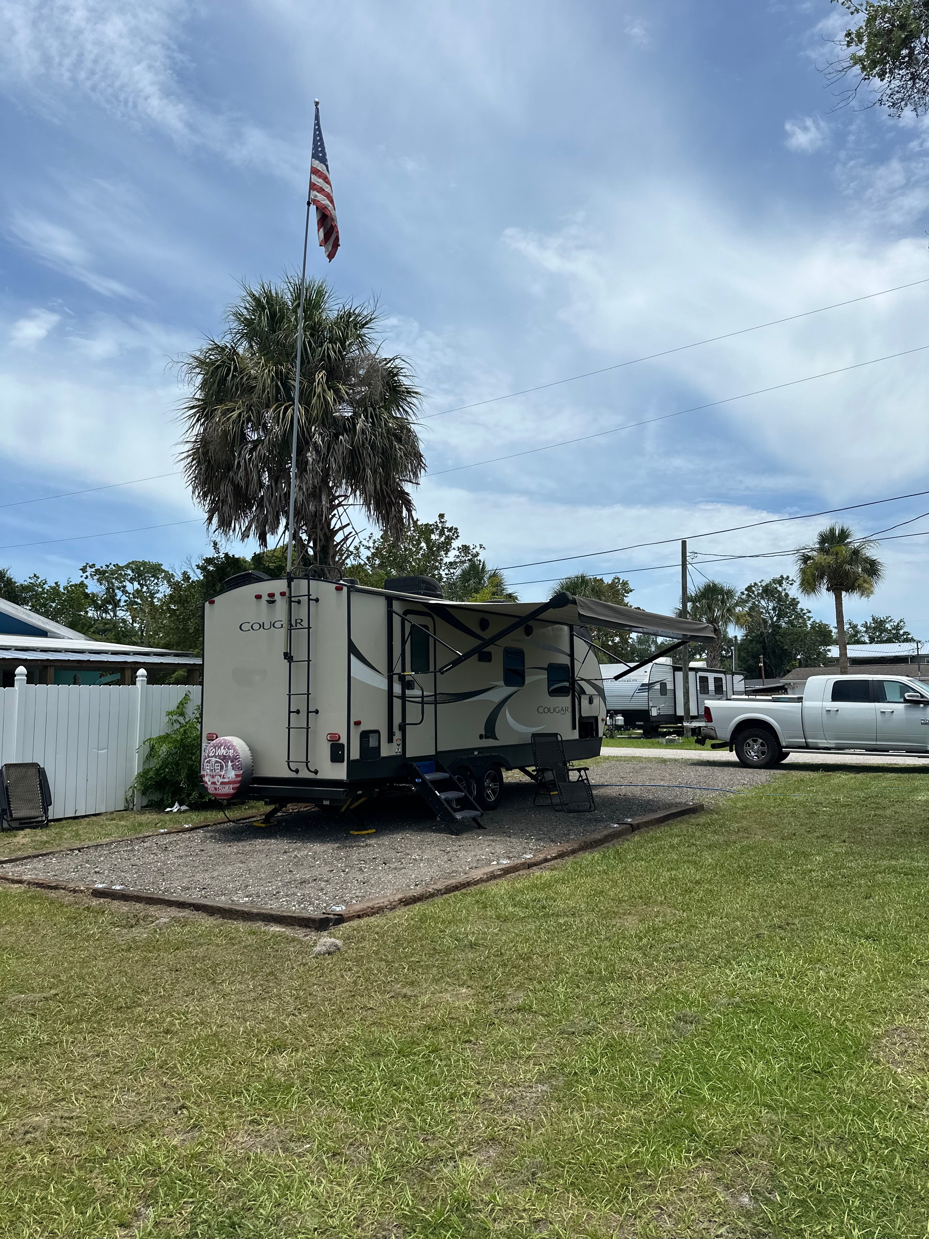 Camp w/ manatees. Full hook up!