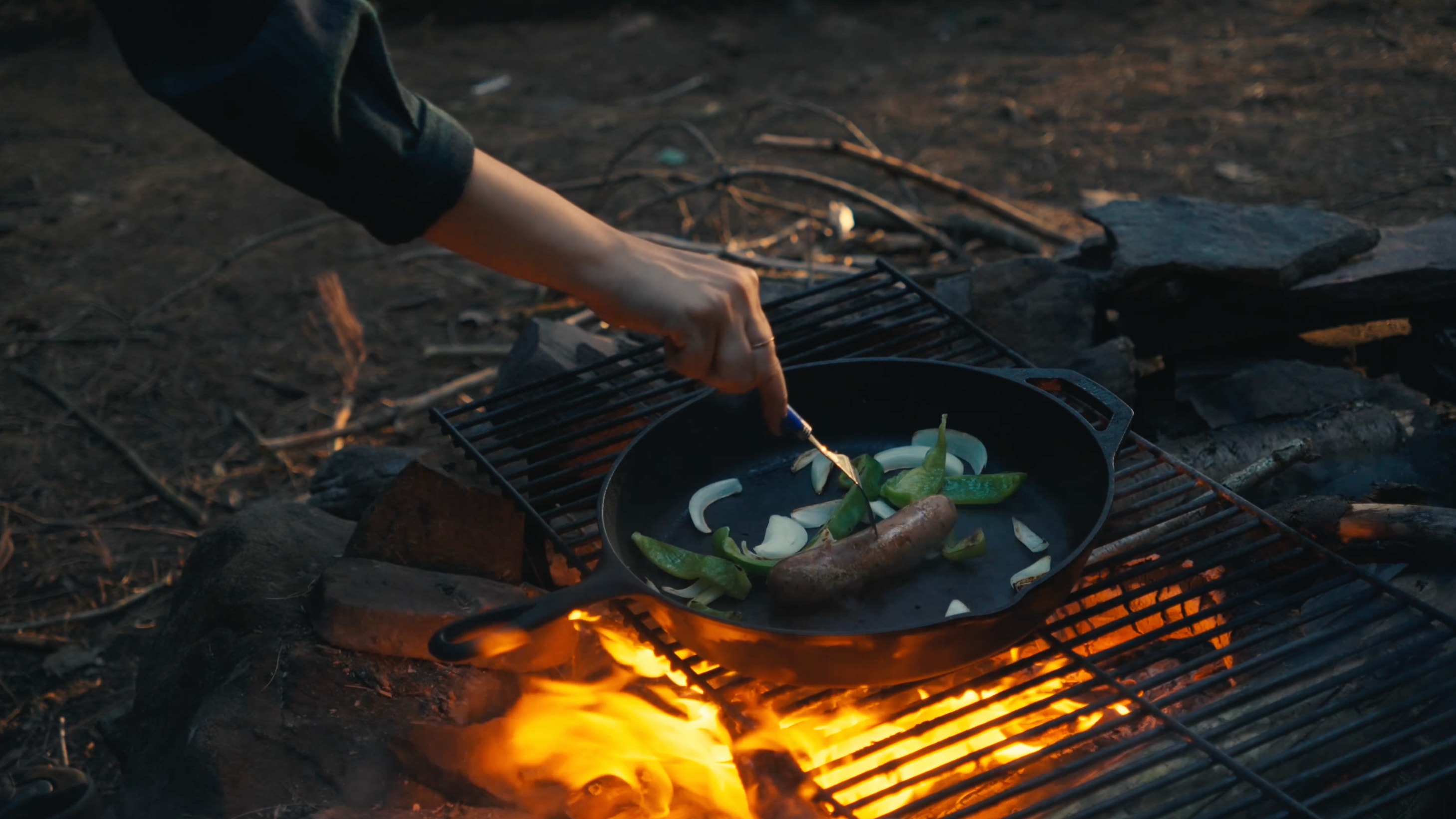 Great skillet setup to cook over the fire.