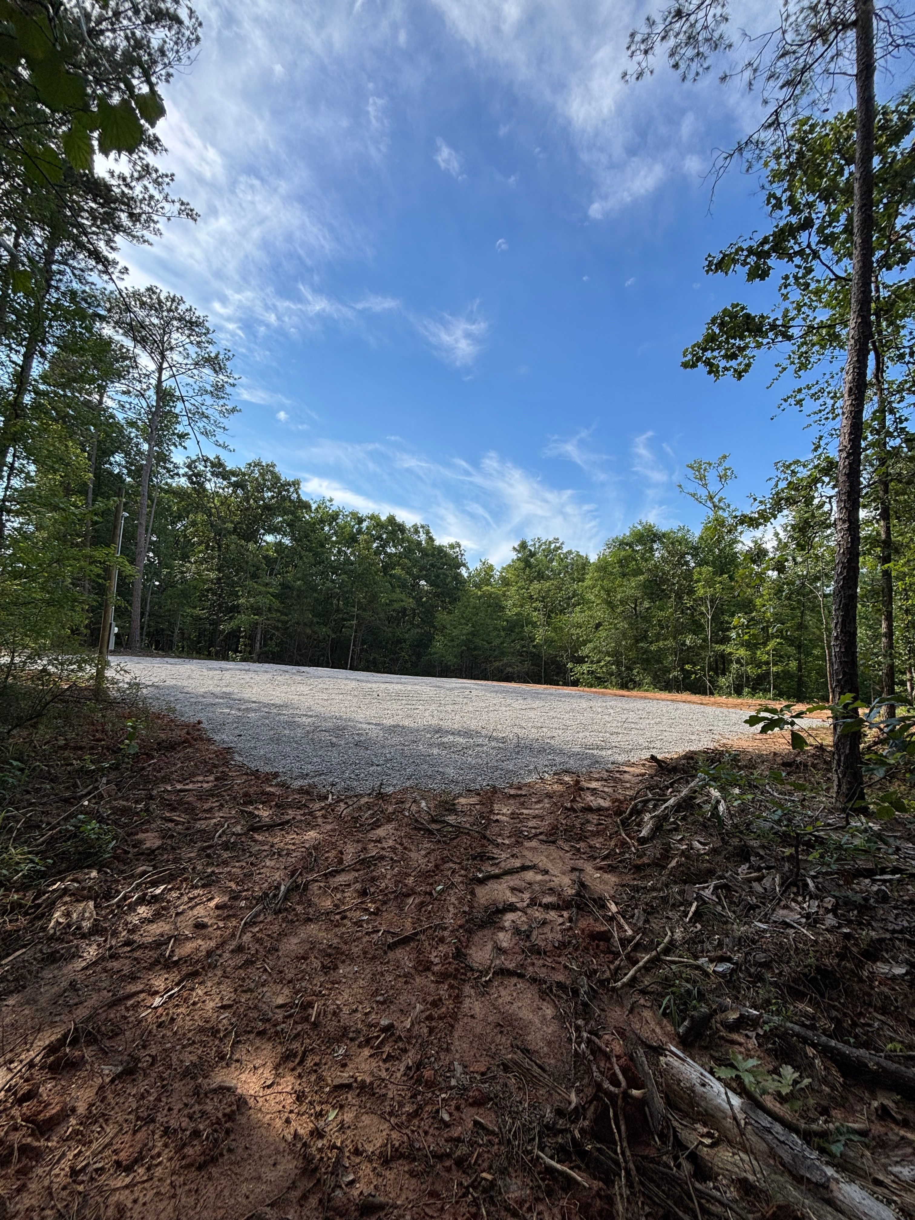 Lake Sinclair Wooded Retreat