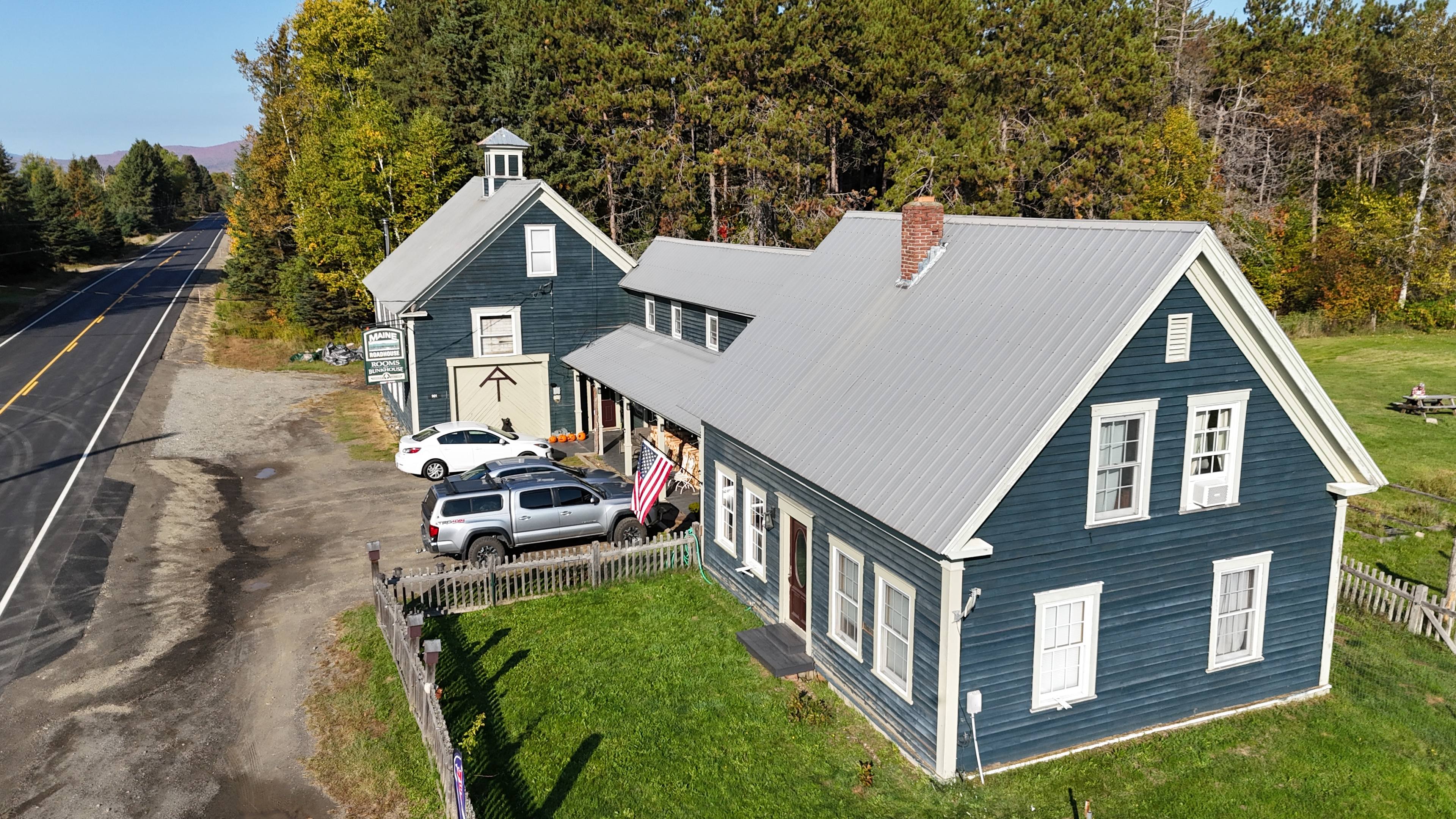 The Maine Roadhouse Hostel & Lodge