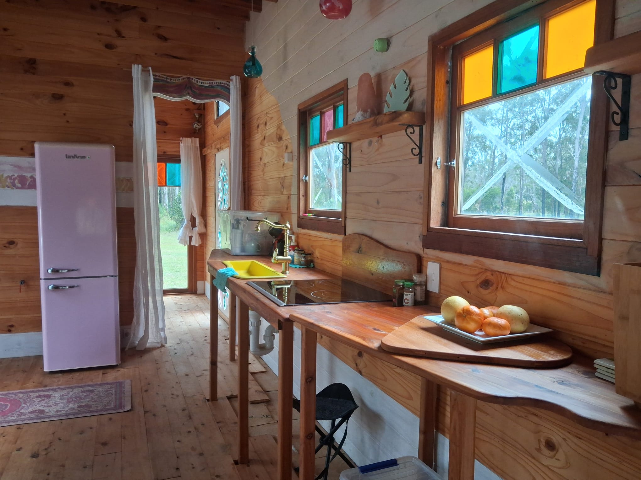 kitchen, kitchenette, fridge, fresh fruit.