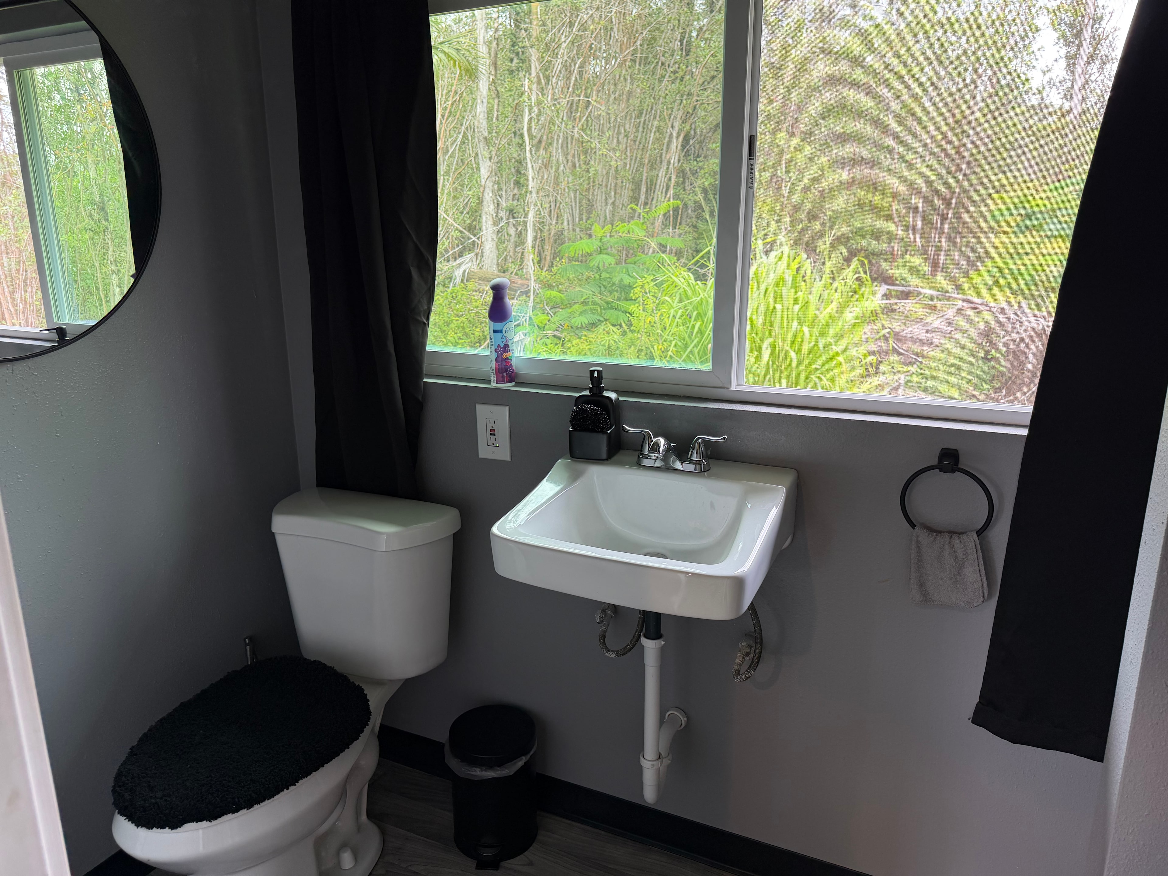 Private Off-Grid Cabin W/ AC & WiFi