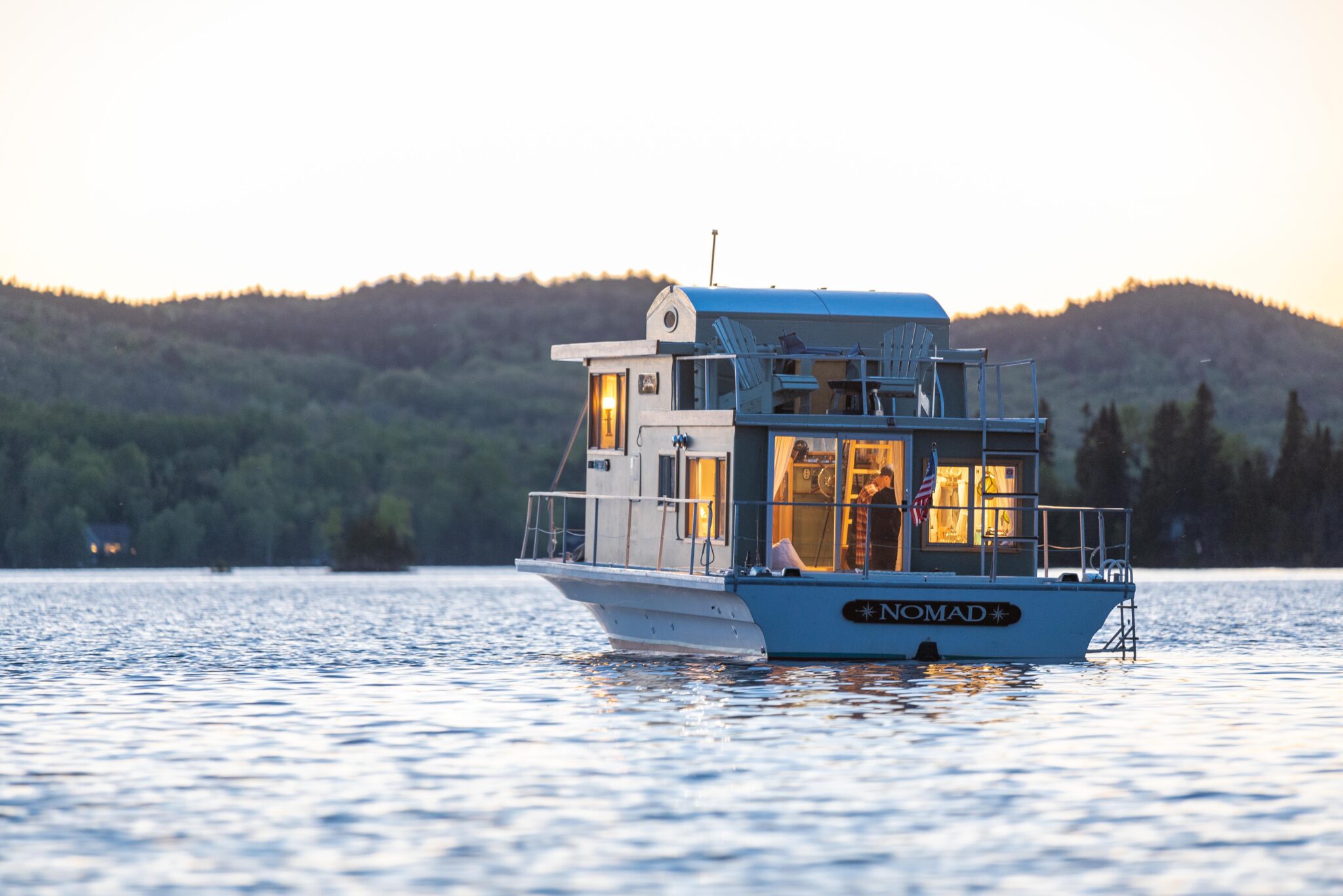 The Floating Nomad Houseboat Rentals