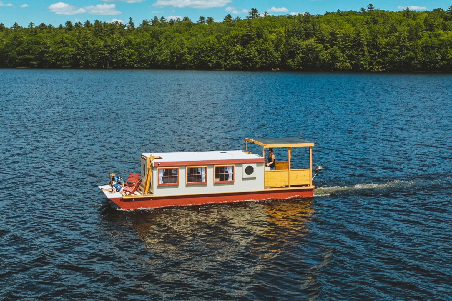The Floating Nomad Houseboat Rentals