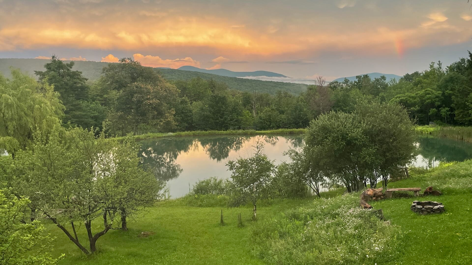 Sunsets, sunrises, full moonrise, and stellar stargazing over our large swimming pond.