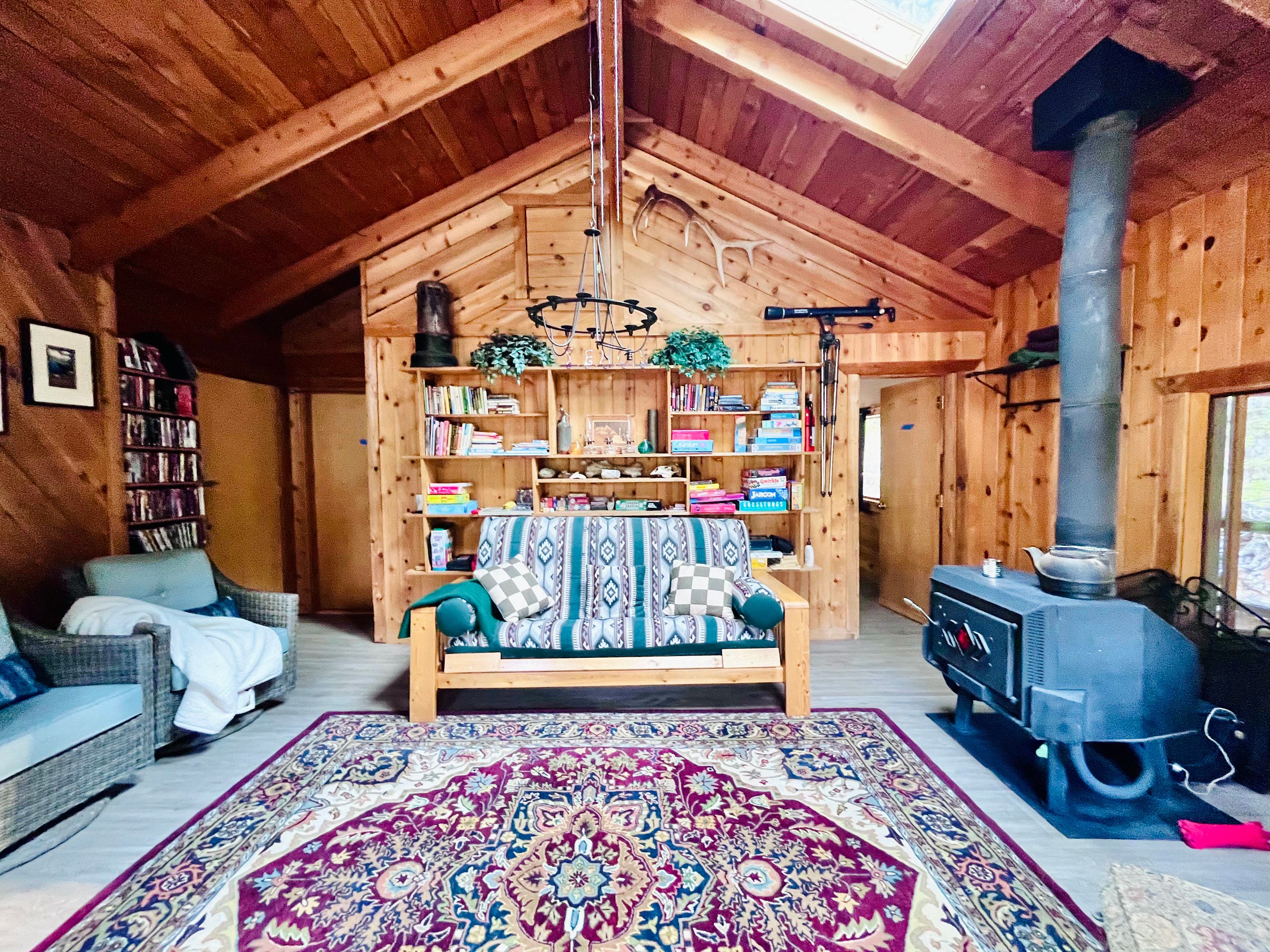 Rainier Mountain Escape 🌲 | Off-Grid Eco Lodge | Sleeps 14 | 20 Acres + Wildlife
