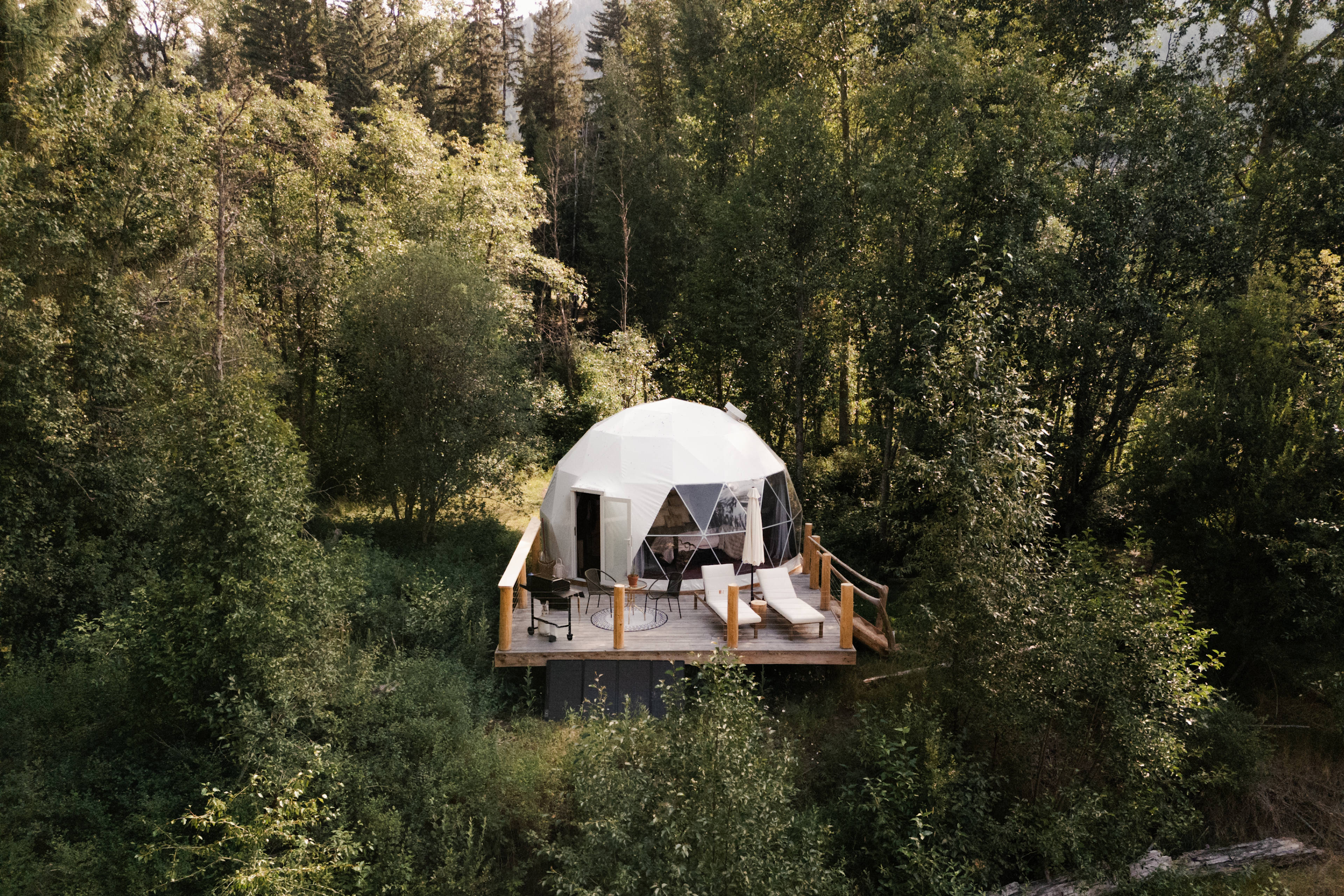 Private getaway for two right on the creek. 