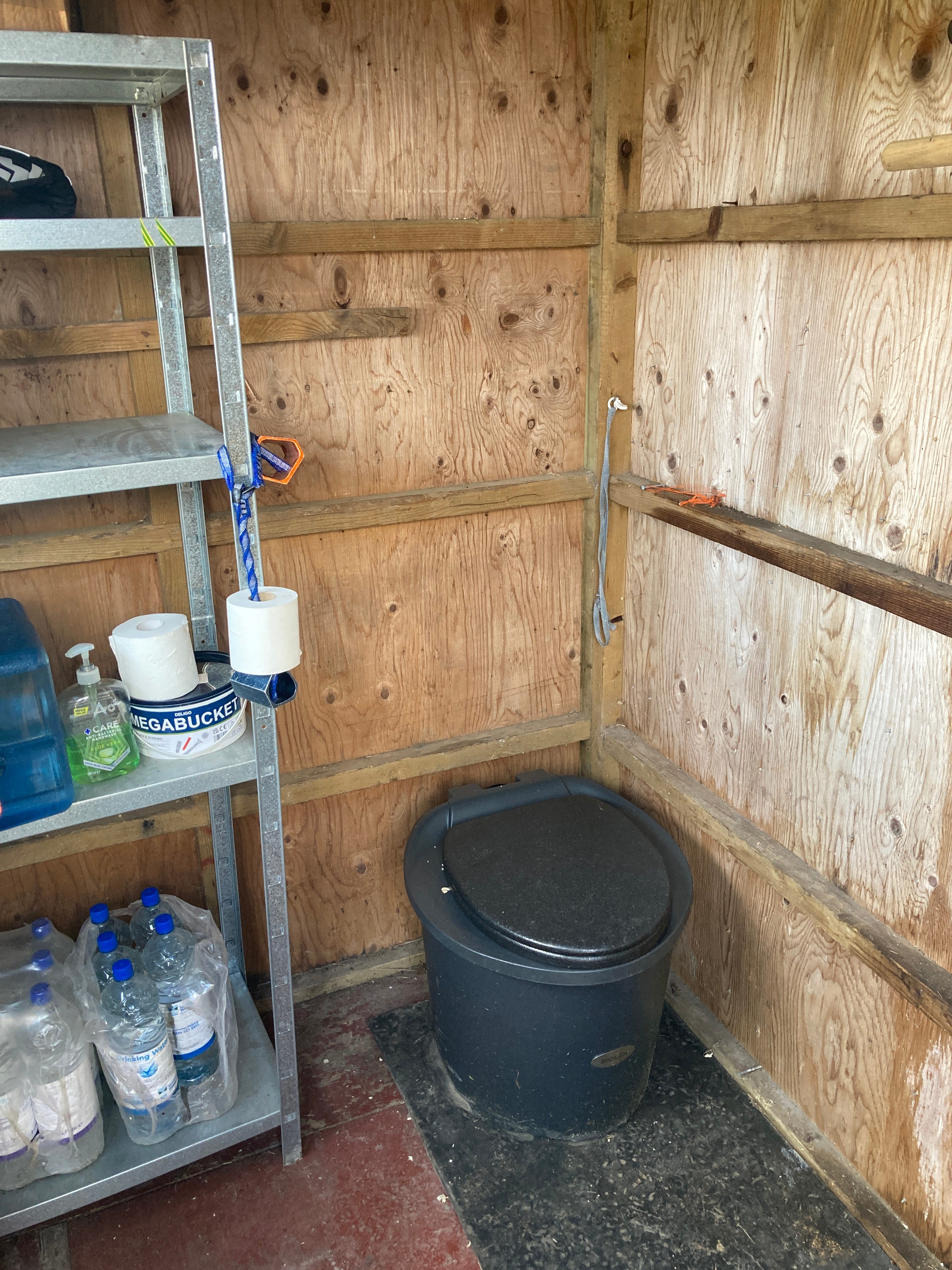 Composting toilet 