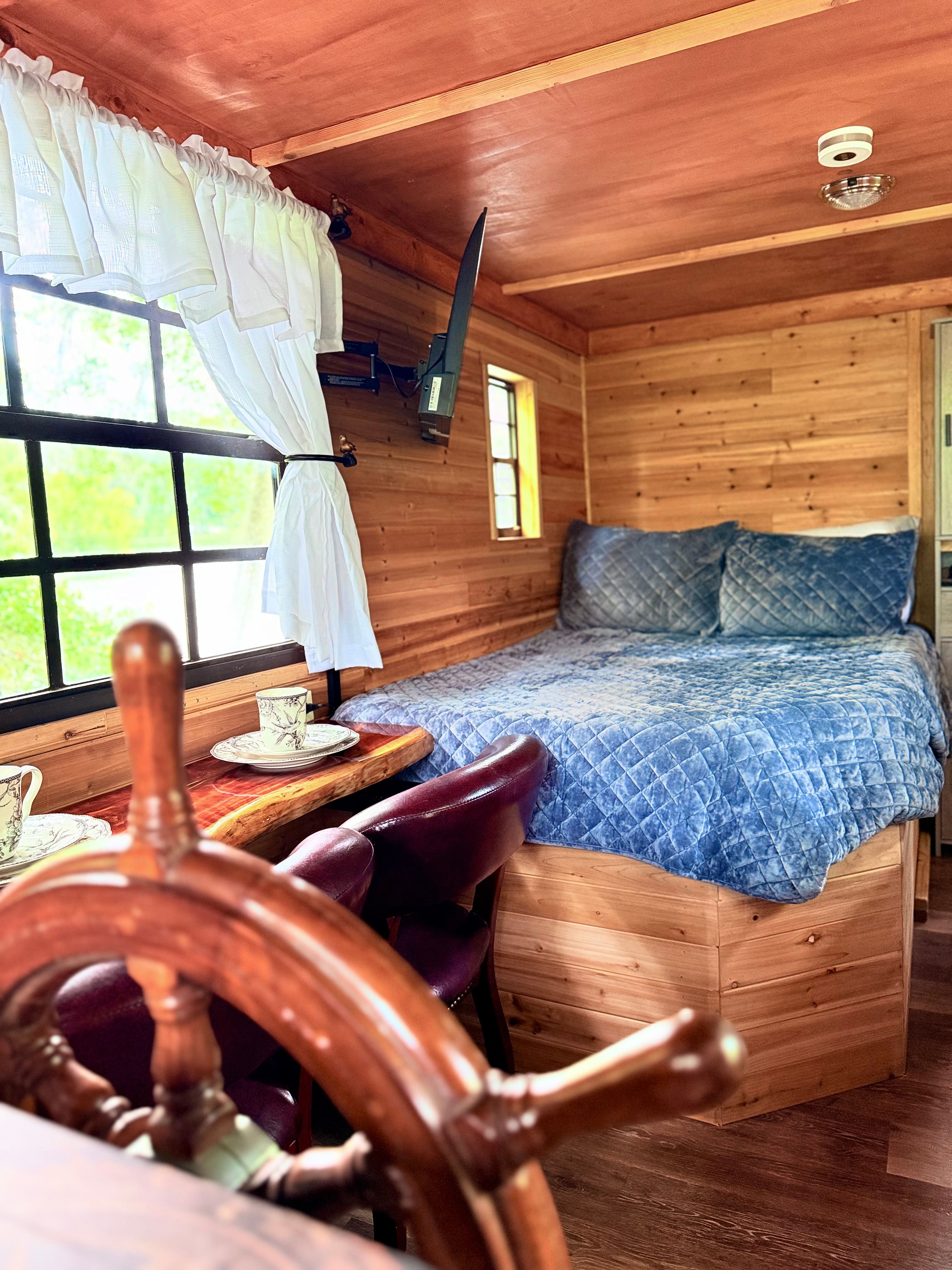 Secret Cove Cabin Boat