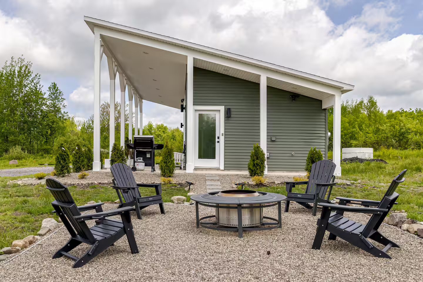 Altmar's Premier Luxury Cabin with 3000 sf Mini Golf