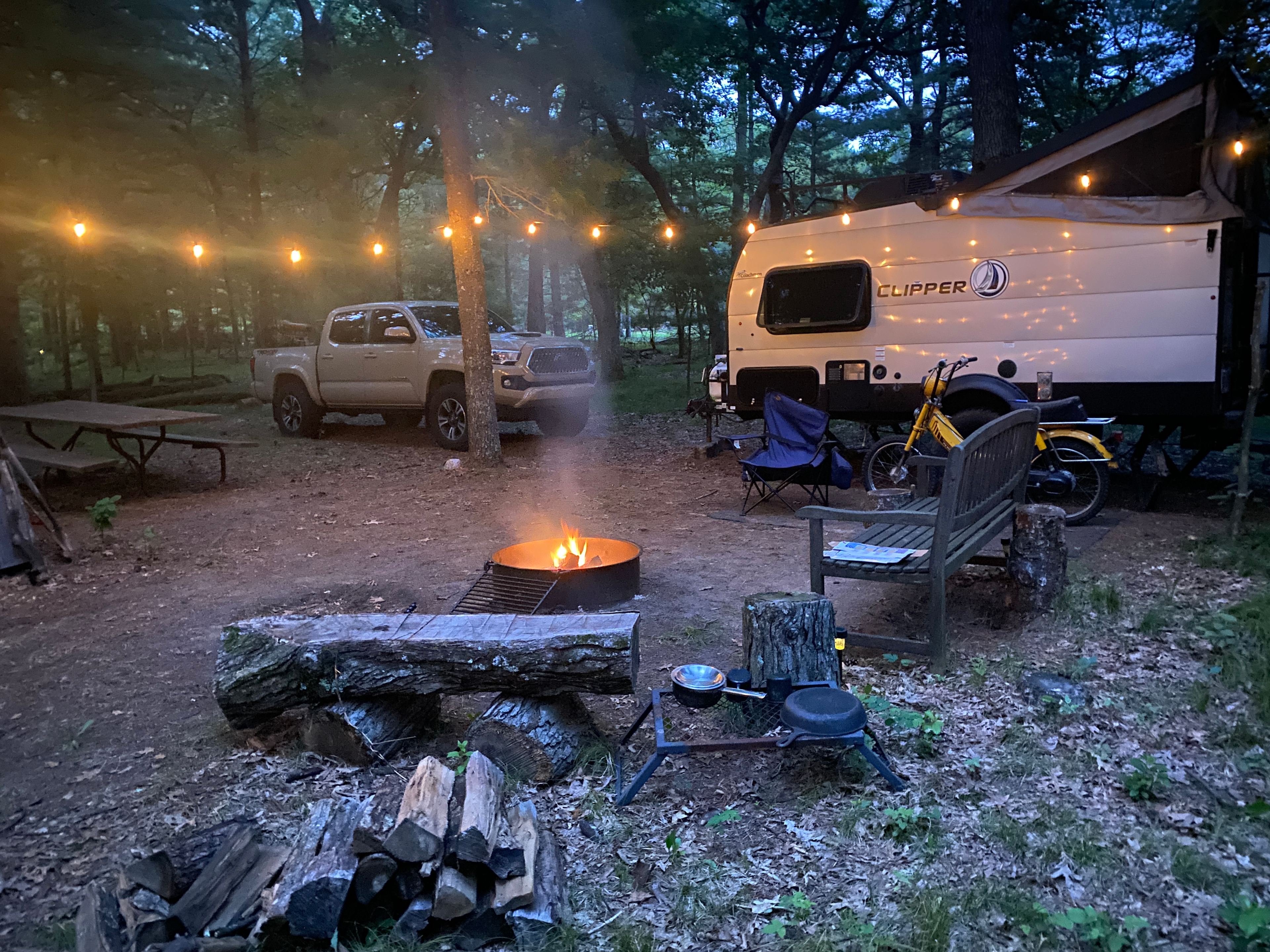Lakeside Cozy Camp