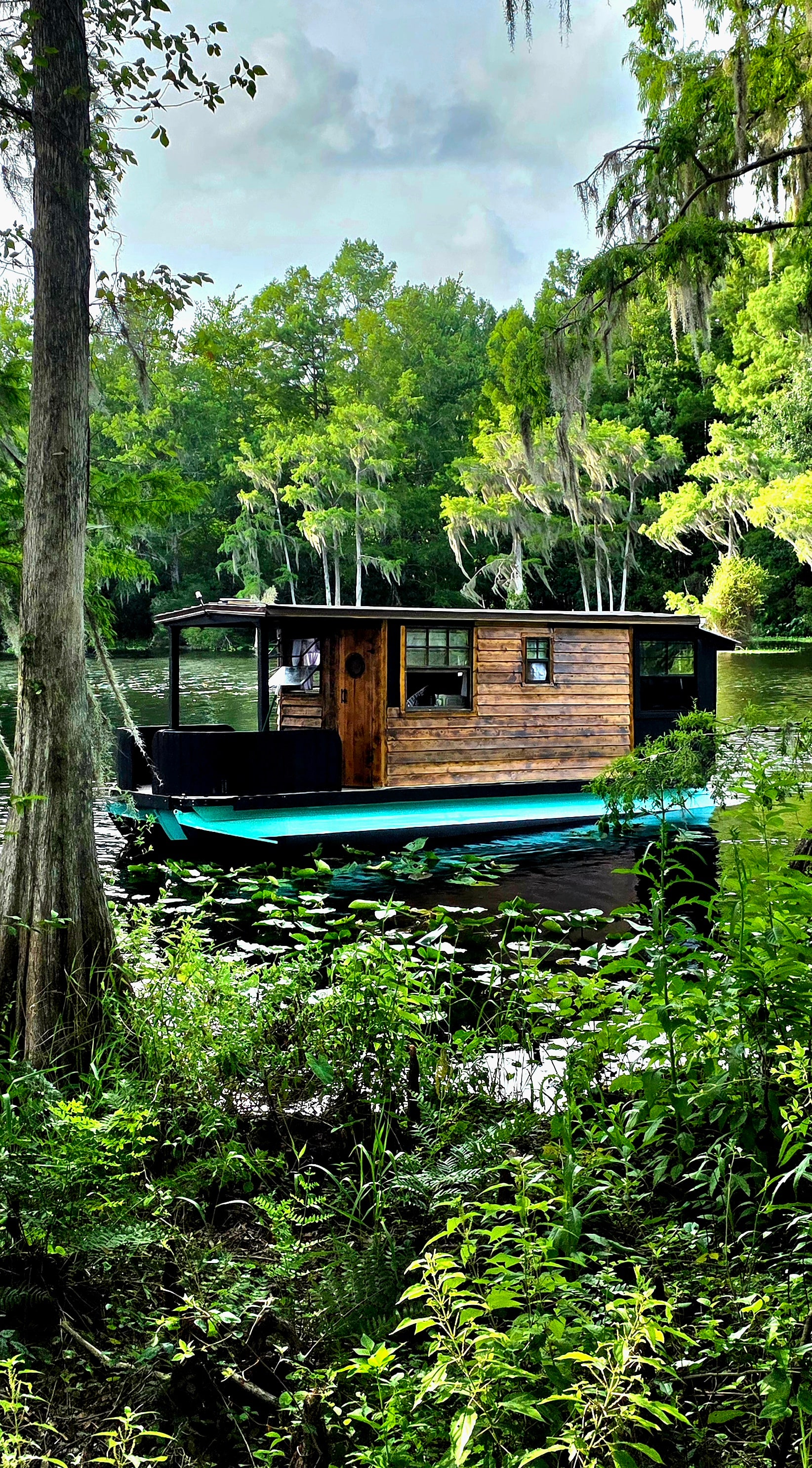 Secret Cove Cabin Boat