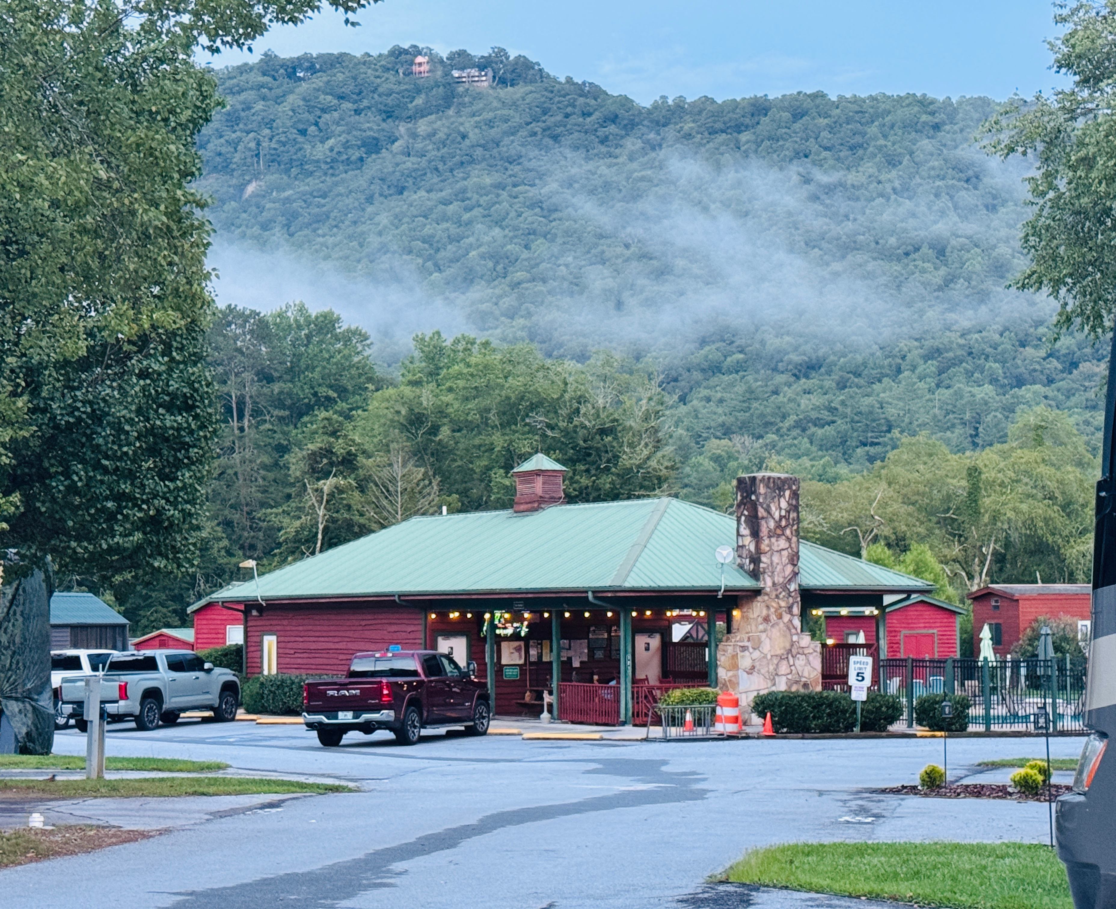 Mountain View Escape | NEW Starlink Access • Near Highlands, NC