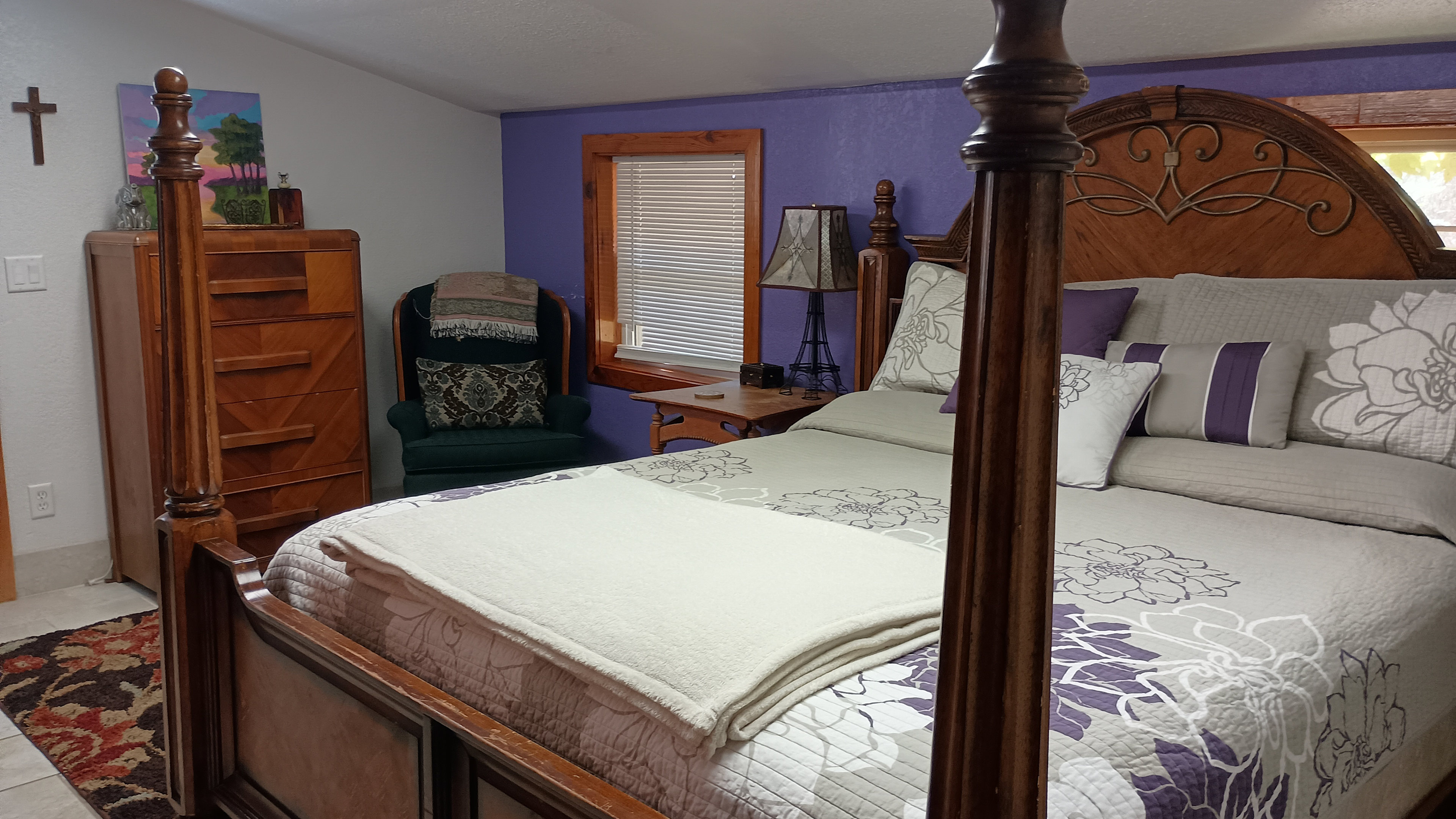 Bedroom with King size bed