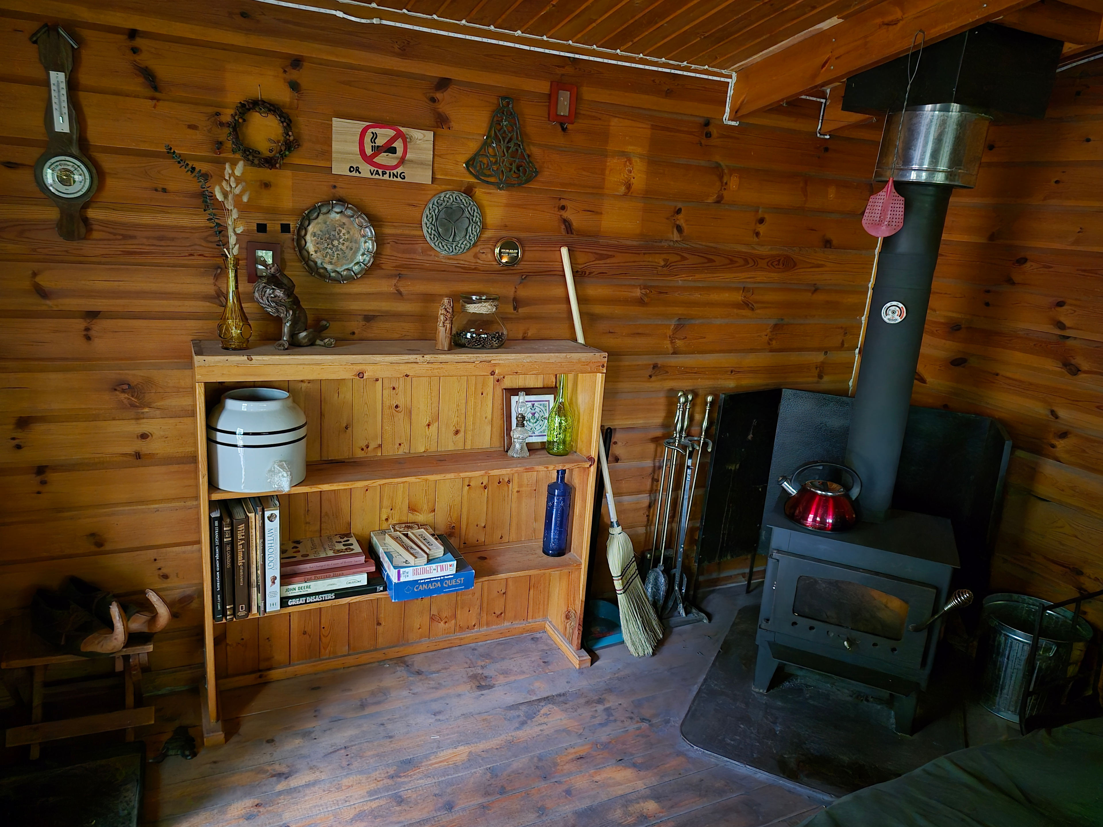 Raven Hollow - Woodland Retreat