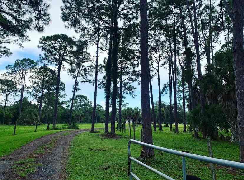 Bell Oaks Ranch 5 min from Beach