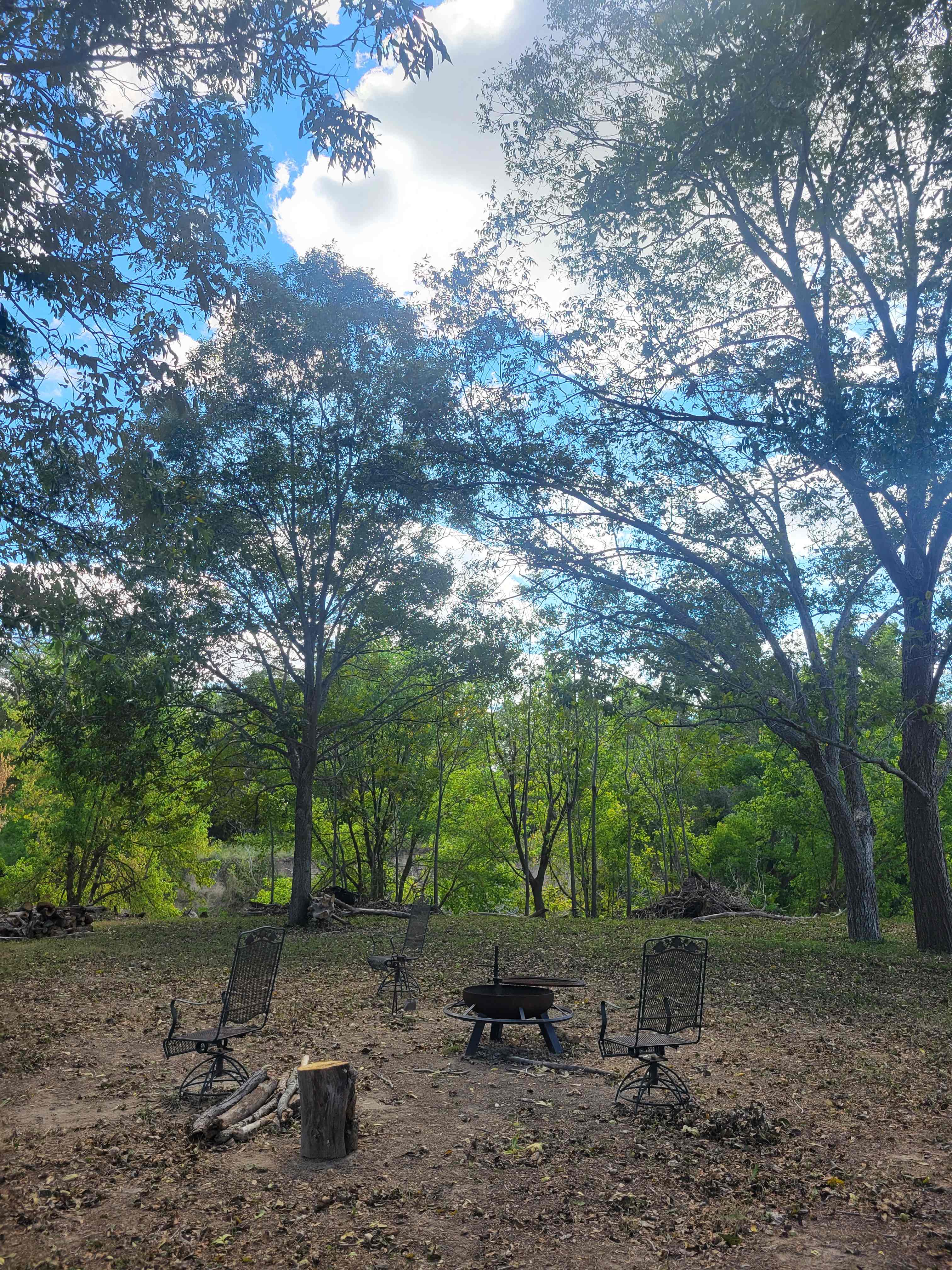Really nice fire pit, poker, and seating if no burn ban.