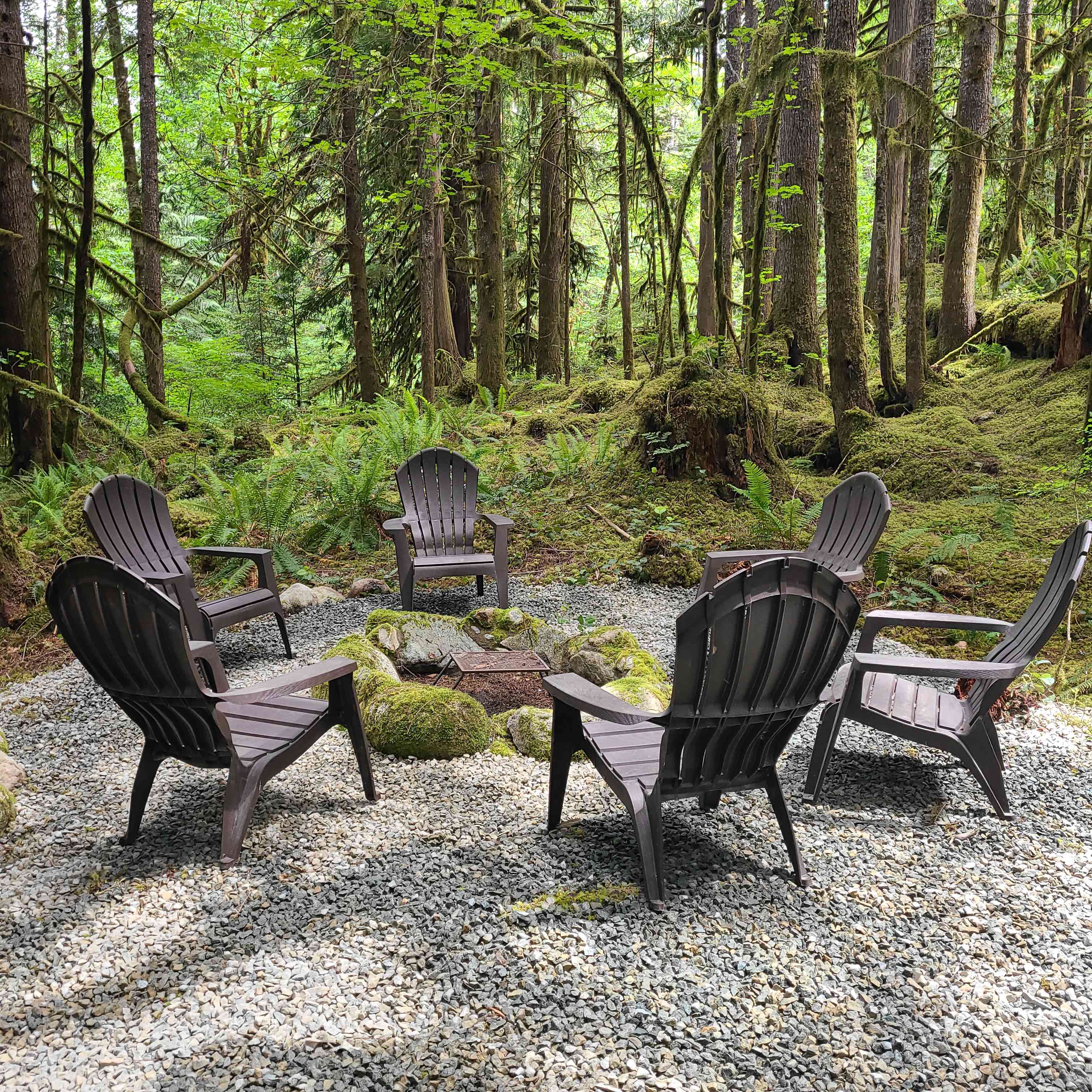 Fire pit that has seating for 6