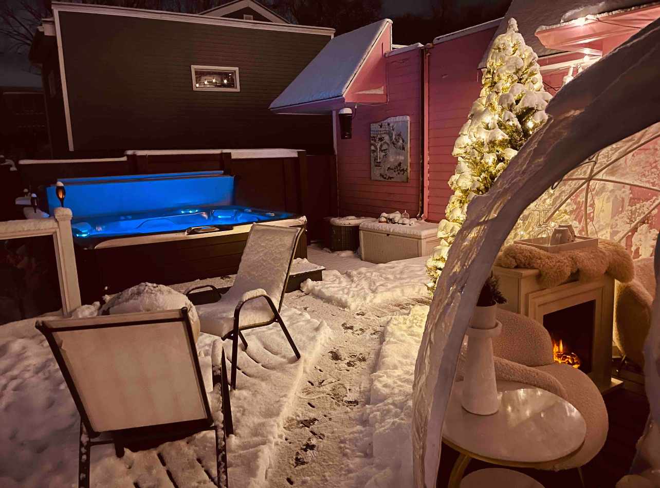 SnowGlobe Igloo Hudson, WI