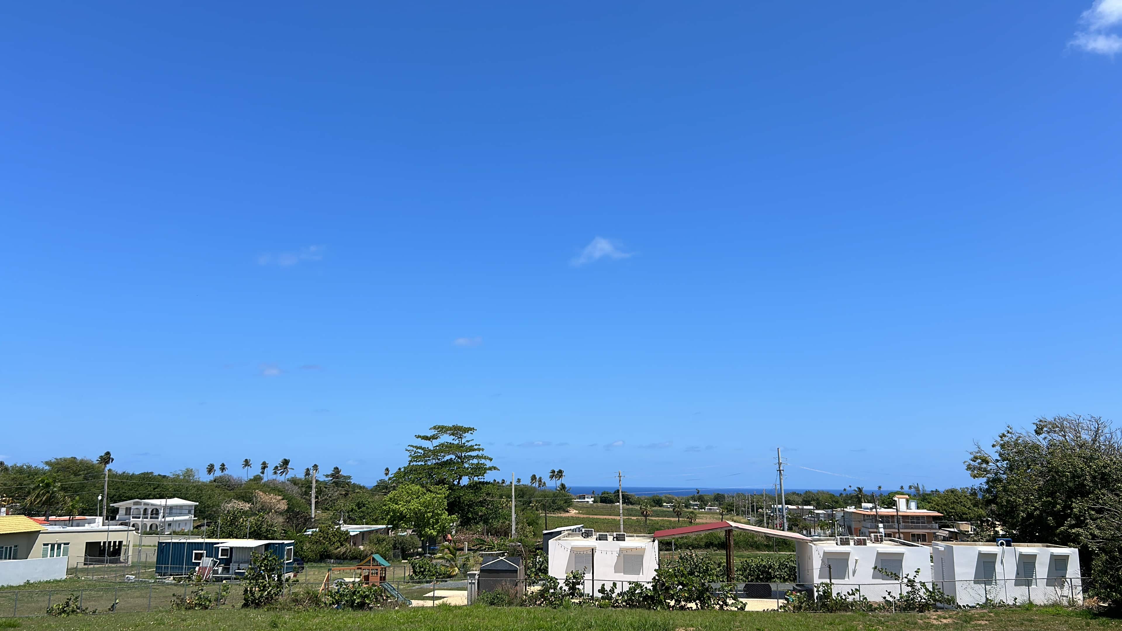 Vista desde el terreno hacia la playa. 
