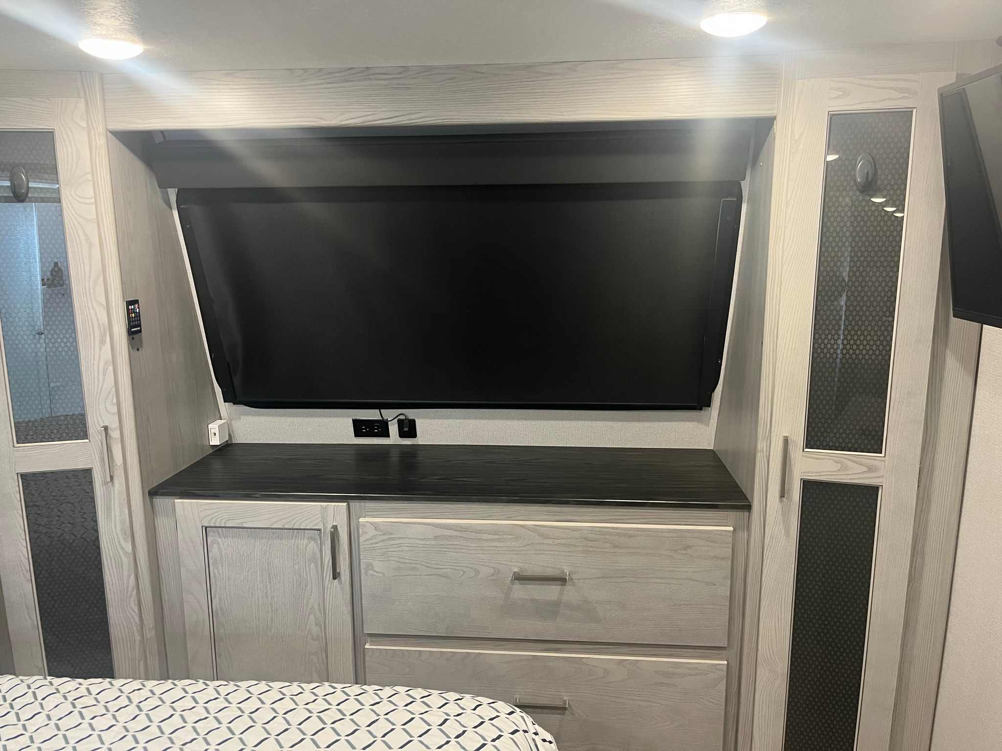 Unique 2 Bedroom on back of Zions